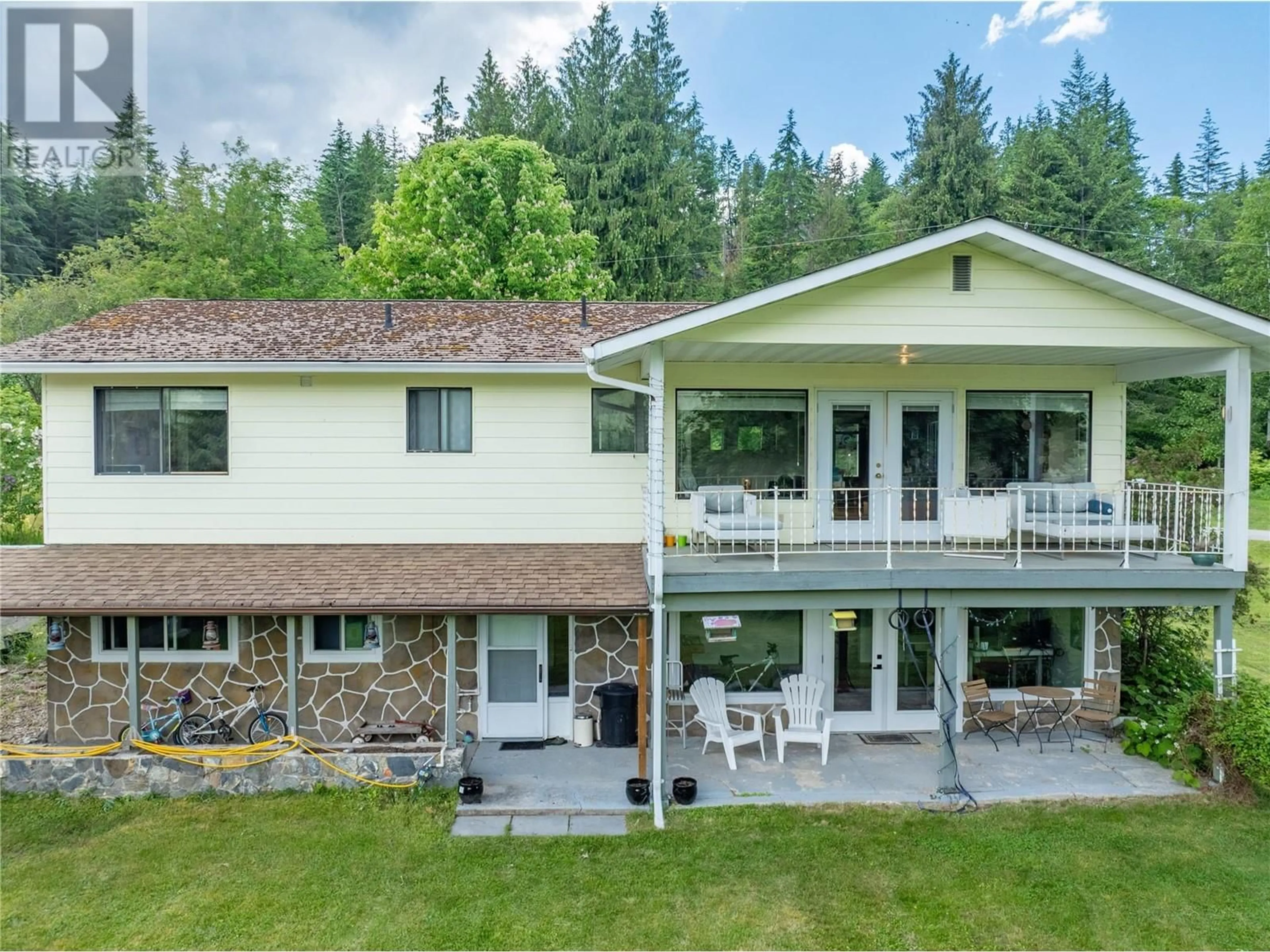A pic from outside/outdoor area/front of a property/back of a property/a pic from drone, mountain view for 2864 LEISURE PLACE, Blind Bay British Columbia V0E1H1