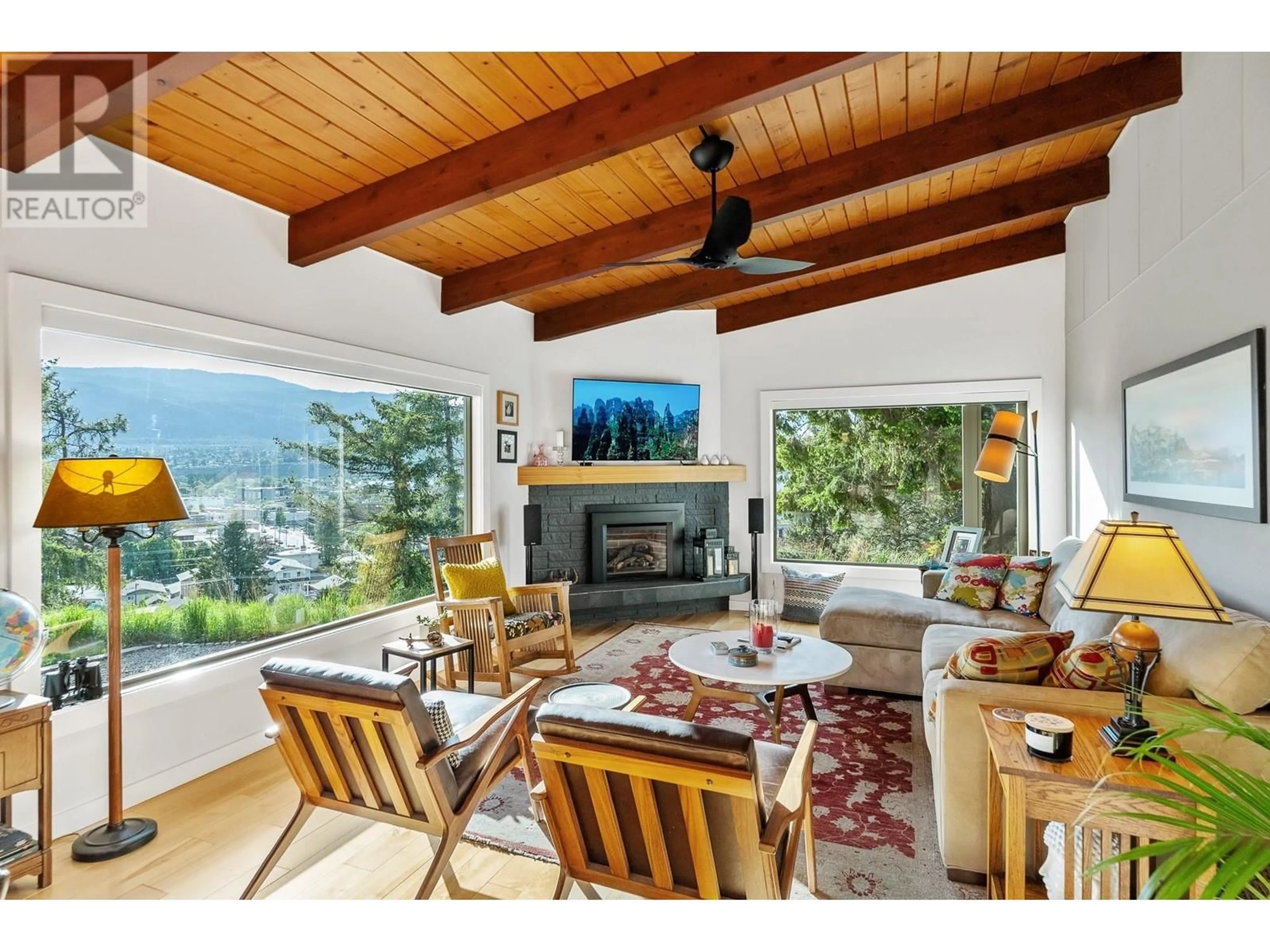 Living room with furniture, wood/laminate floor for 343 GWYER STREET, Penticton British Columbia V2A1R2