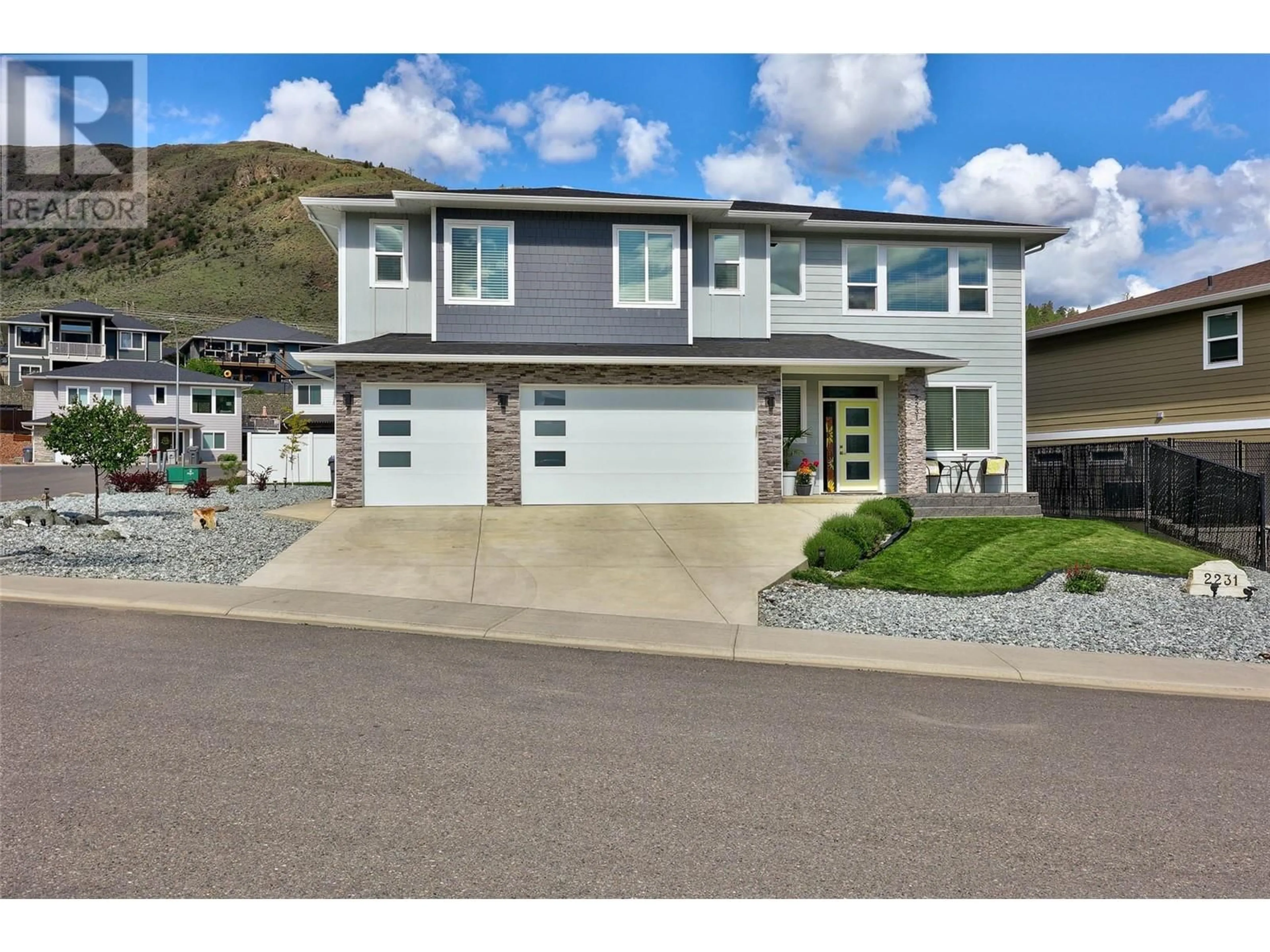 Home with vinyl exterior material, street for 2231 DOUBLETREE CRESCENT, Kamloops British Columbia V2B0G8