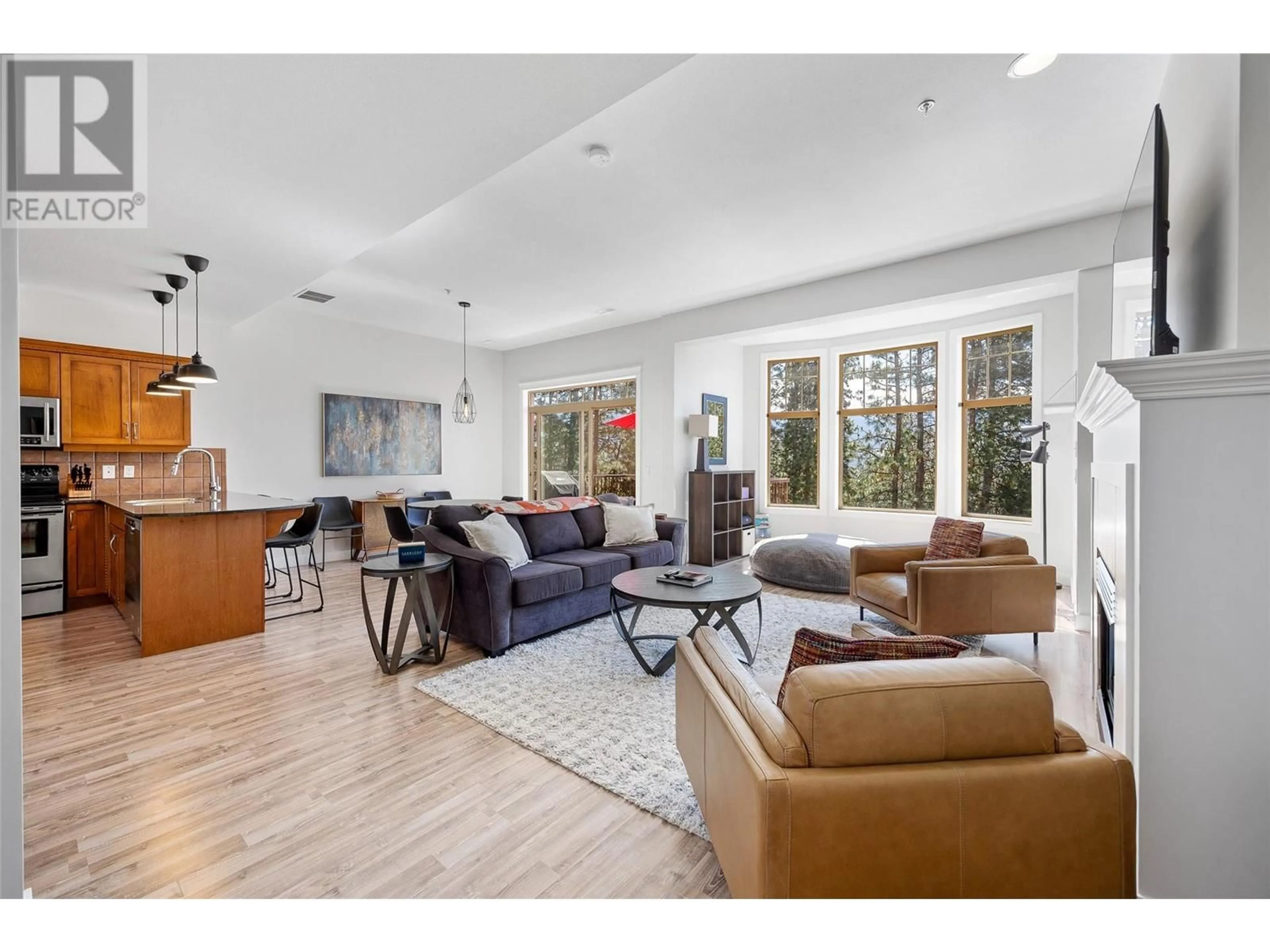 Living room with furniture, unknown for 204 - 1795 COUNTRY CLUB DRIVE, Kelowna British Columbia V1V2V9
