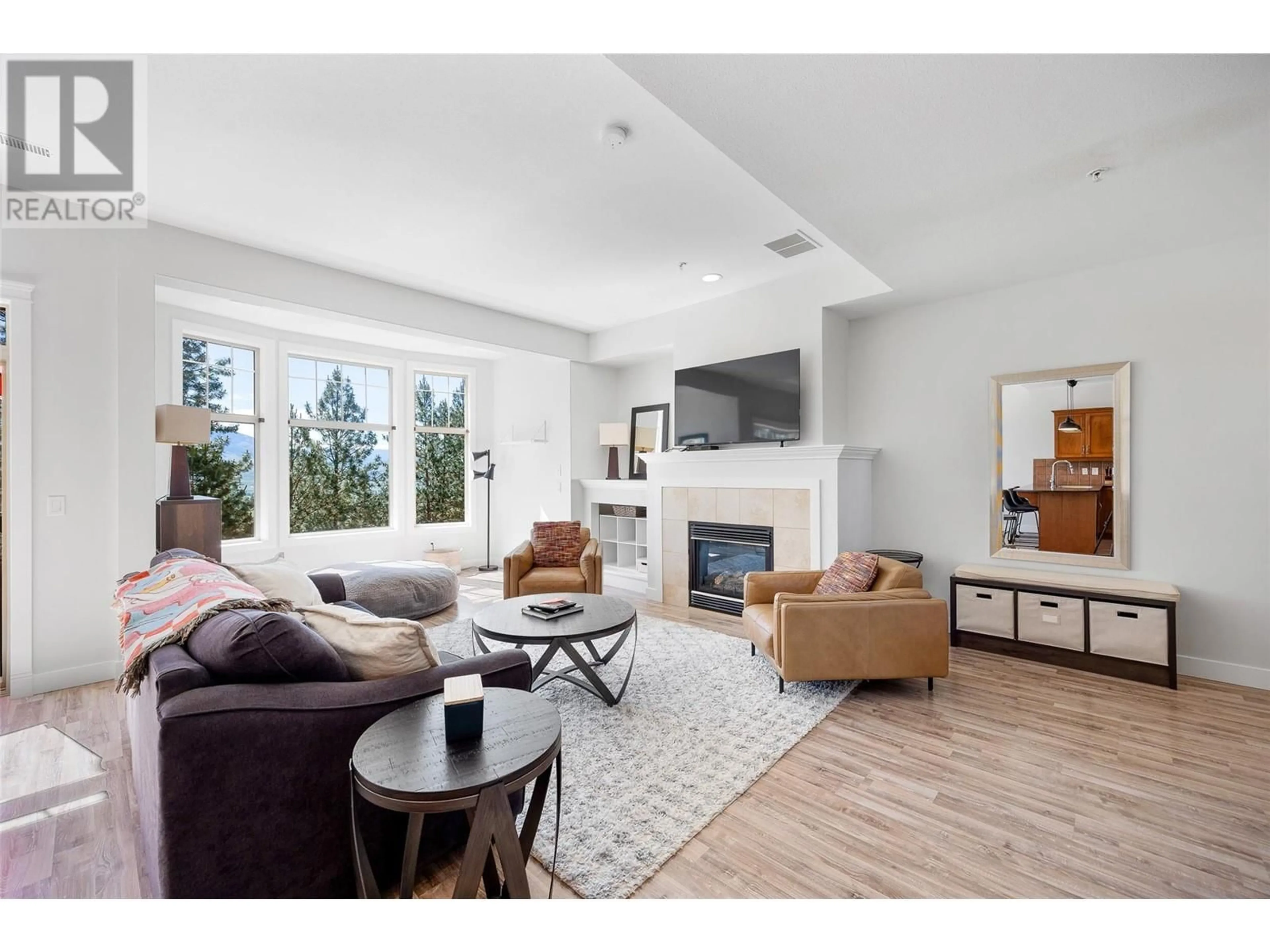 Living room with furniture, unknown for 204 - 1795 COUNTRY CLUB DRIVE, Kelowna British Columbia V1V2V9