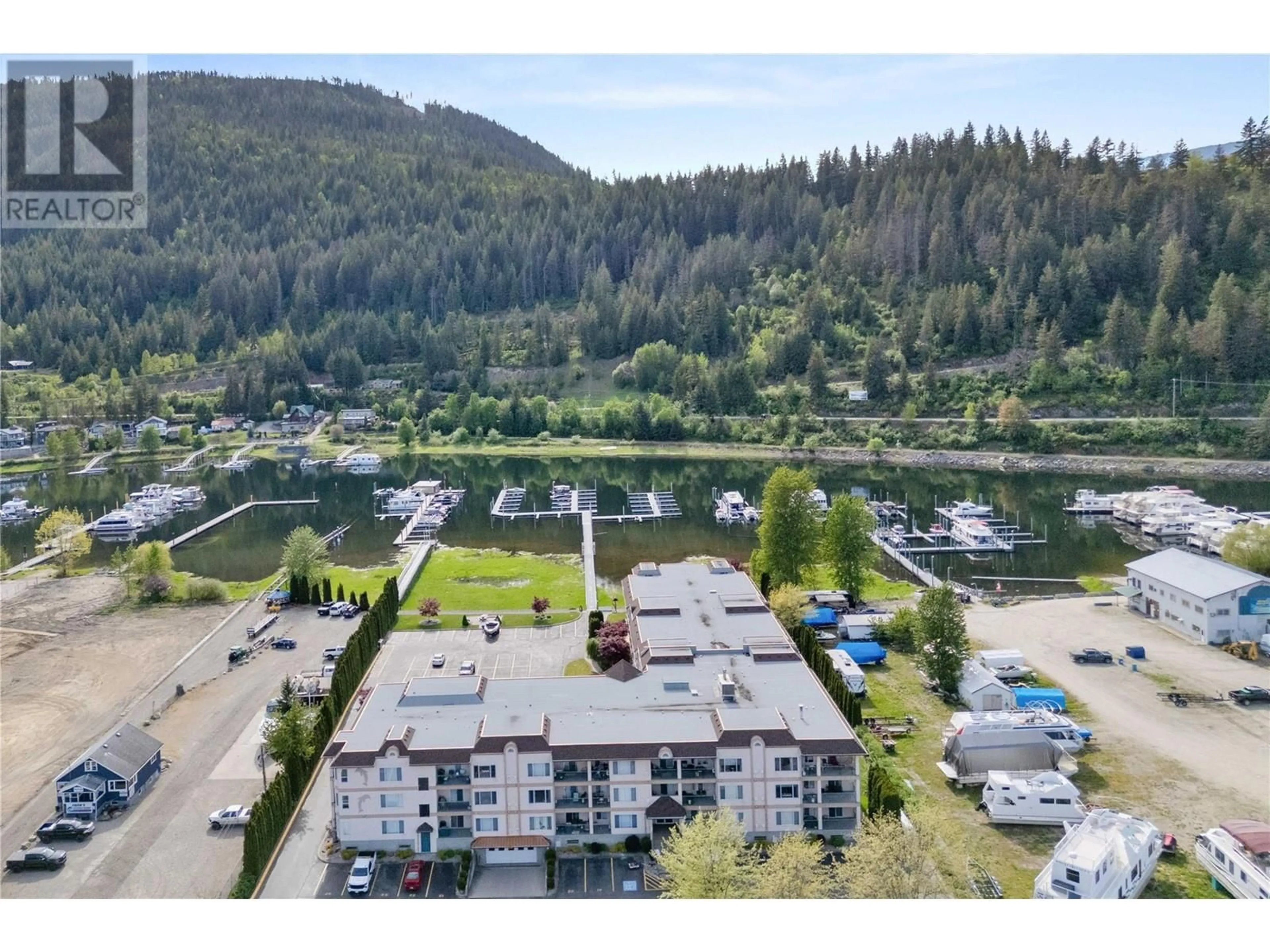 A pic from outside/outdoor area/front of a property/back of a property/a pic from drone, water/lake/river/ocean view for 319 - 1002 RIVERSIDE AVENUE, Sicamous British Columbia V0E2V1