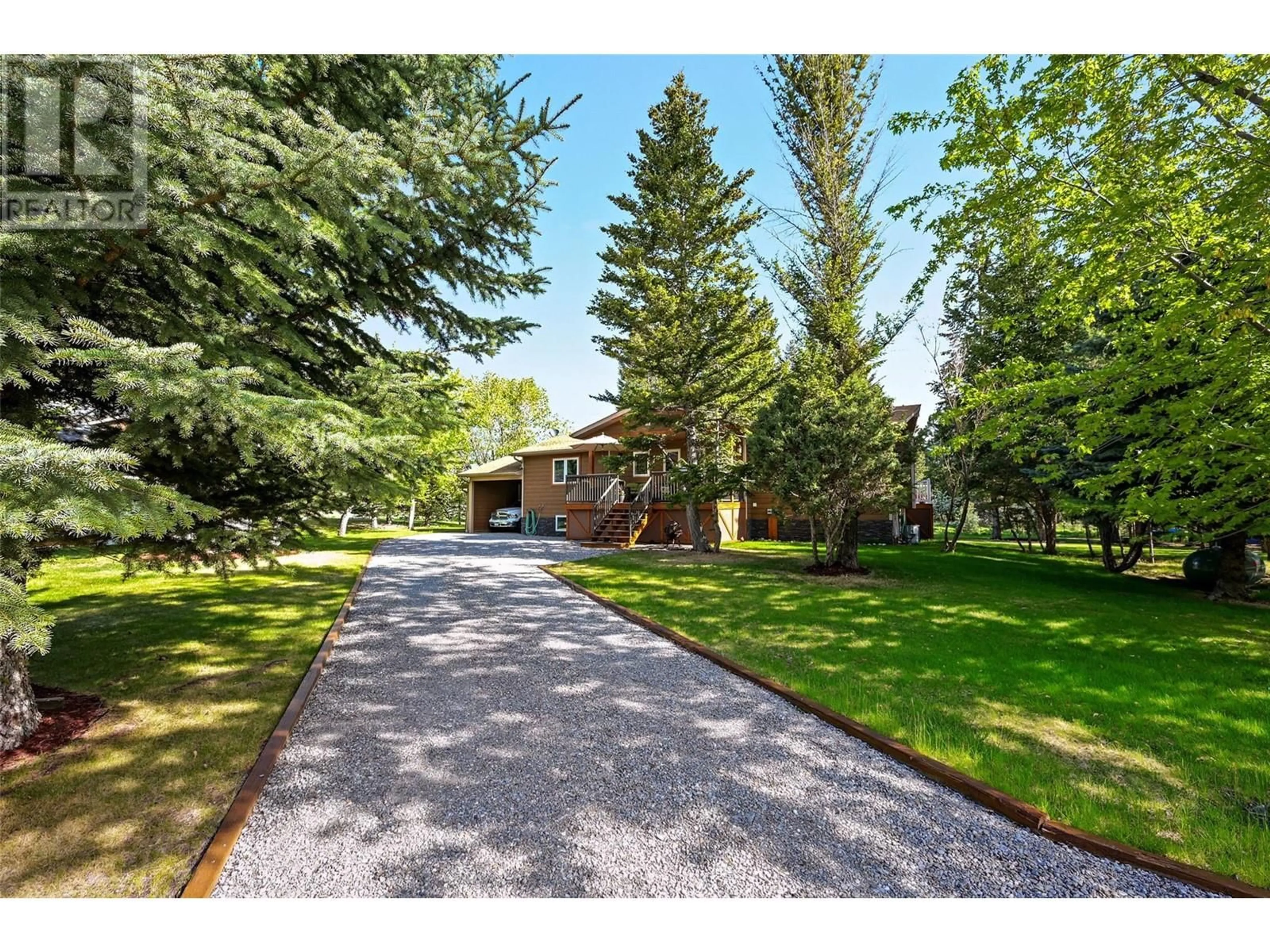 A pic from outside/outdoor area/front of a property/back of a property/a pic from drone, street for 4452 COLUMBIA VIEW ROAD, Columbia Lake British Columbia V0B1L2