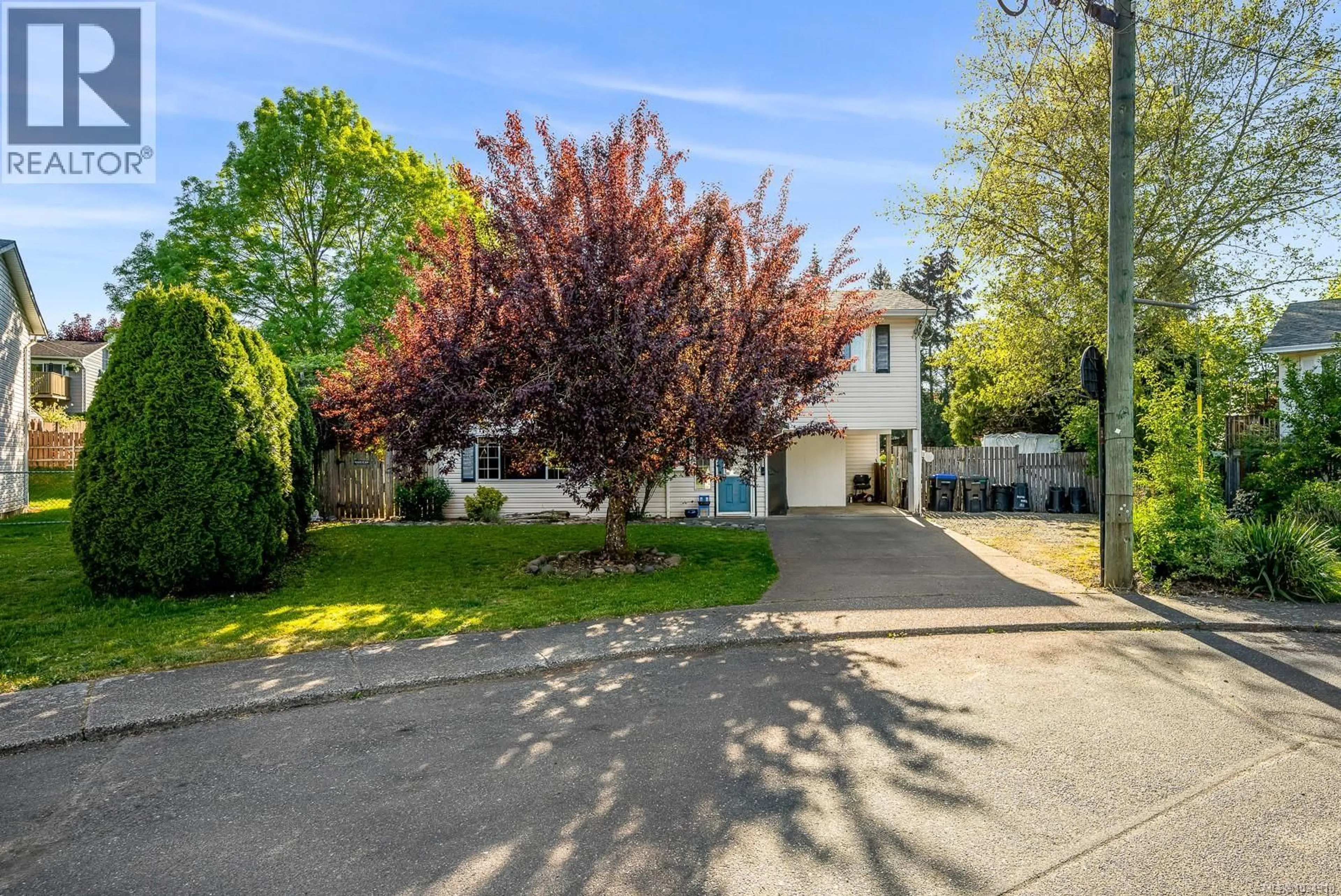 A pic from outside/outdoor area/front of a property/back of a property/a pic from drone, street for 1507 OSPREY PLACE, Courtenay British Columbia V9N7Y1