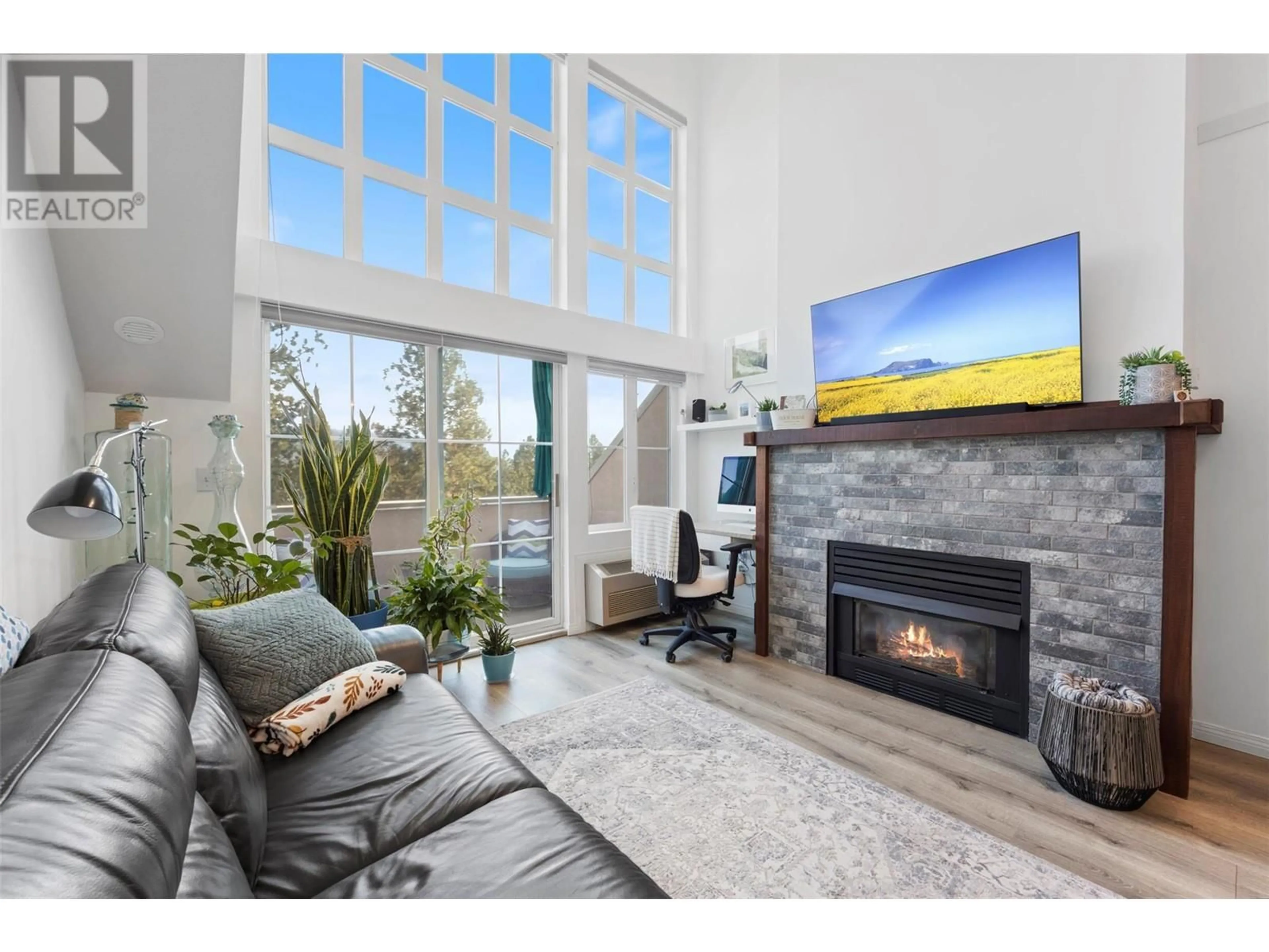 Living room with furniture, unknown for 302 - 3185 VIA CENTRALE OTHER, Kelowna British Columbia V1V2A7