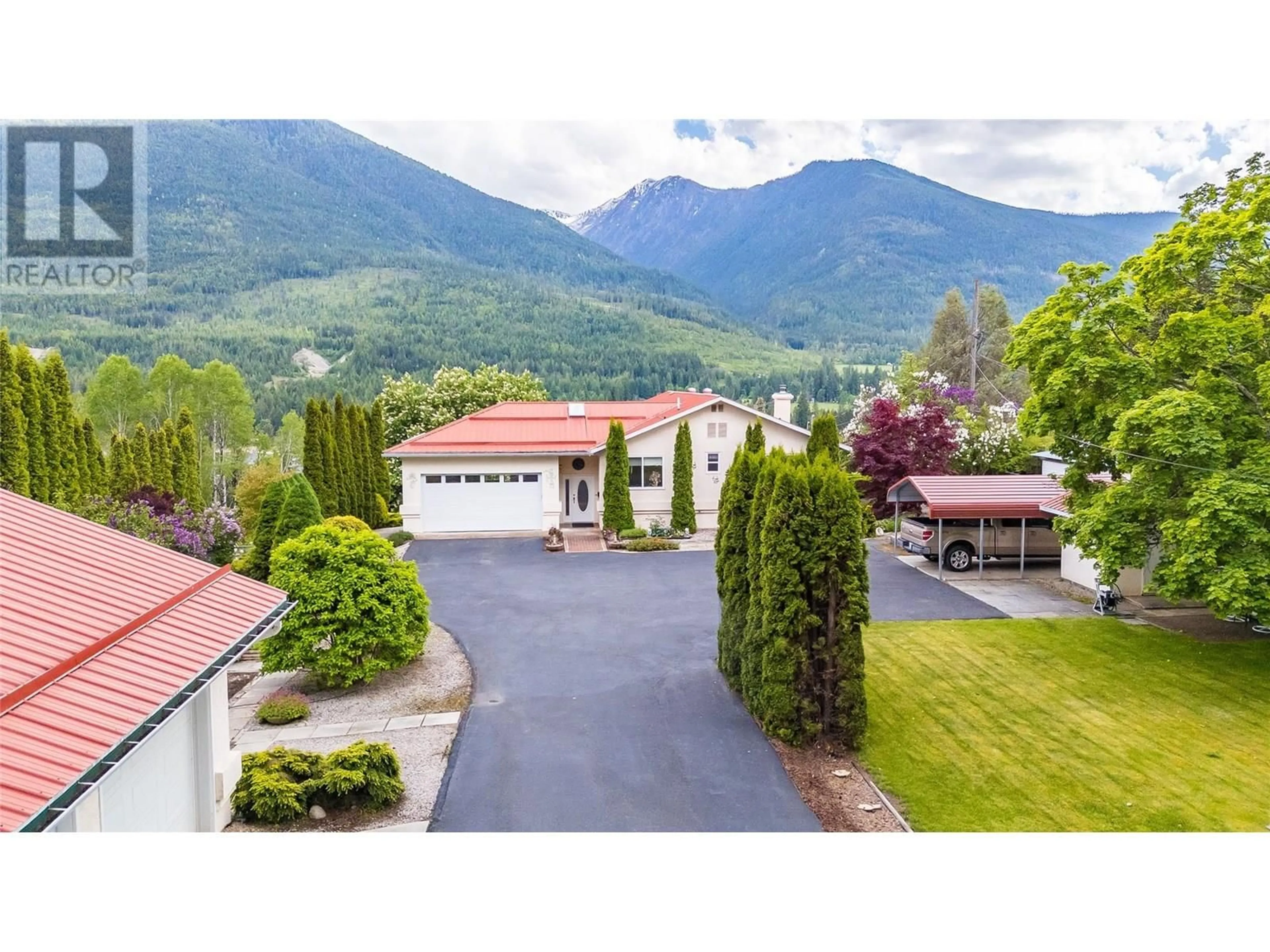 A pic from outside/outdoor area/front of a property/back of a property/a pic from drone, mountain view for 7566 UPPER BALFOUR ROAD, Balfour British Columbia V1L7E6