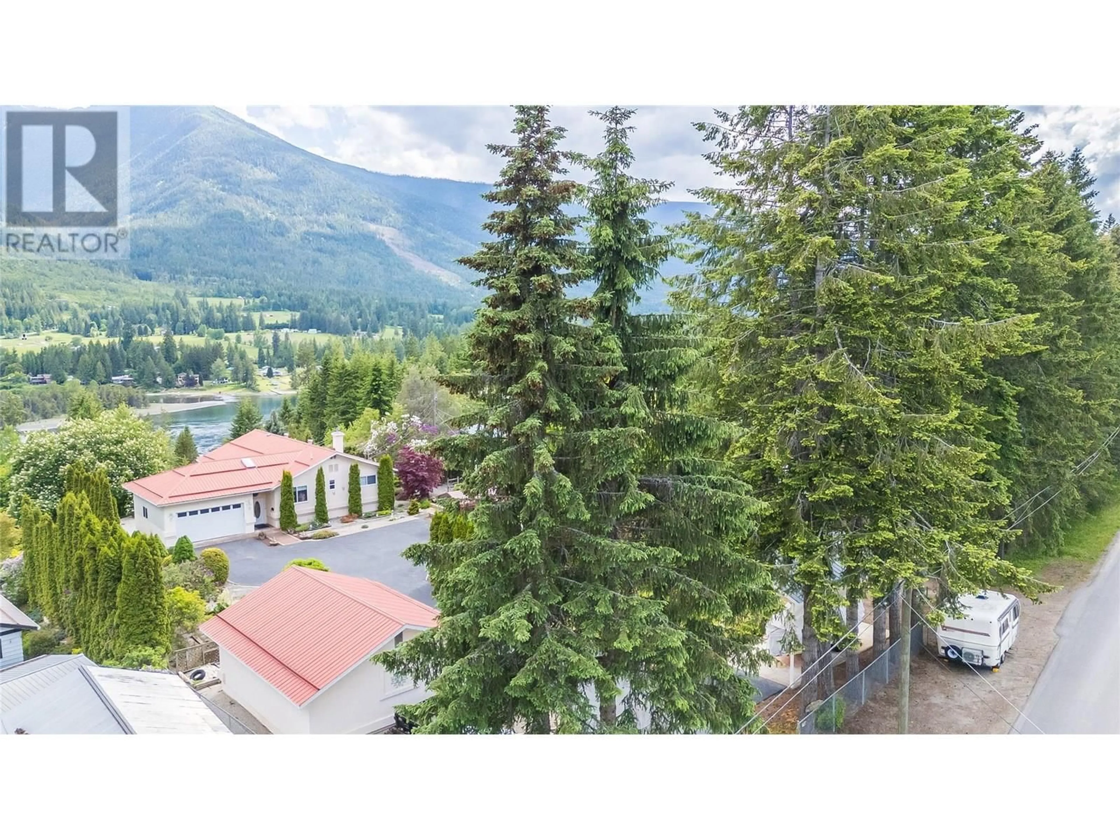 A pic from outside/outdoor area/front of a property/back of a property/a pic from drone, mountain view for 7566 UPPER BALFOUR ROAD, Balfour British Columbia V1L7E6
