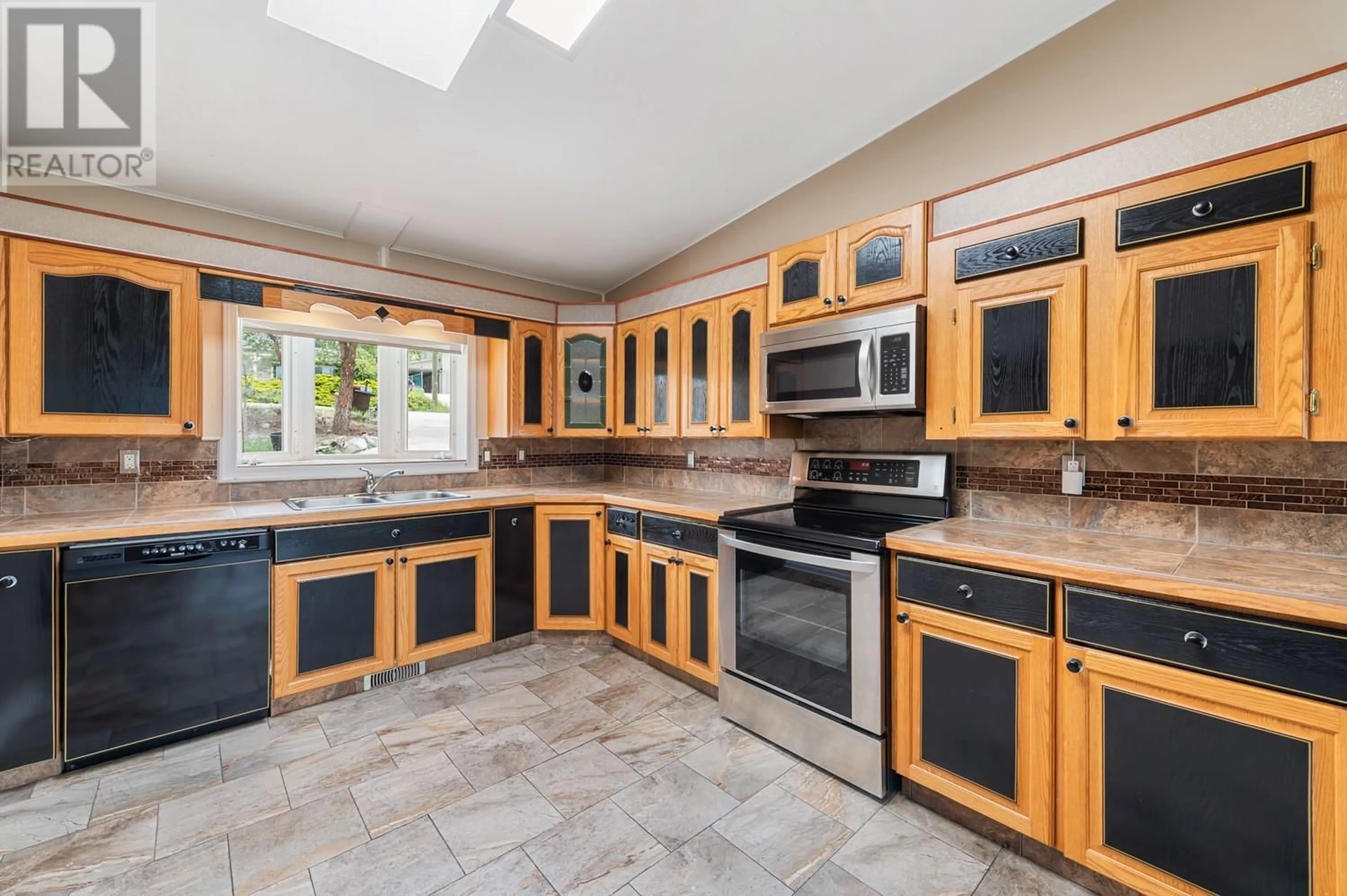 Open concept kitchen, ceramic/tile floor for 10950 DARLENE ROAD, Lake Country British Columbia V4V1Y3