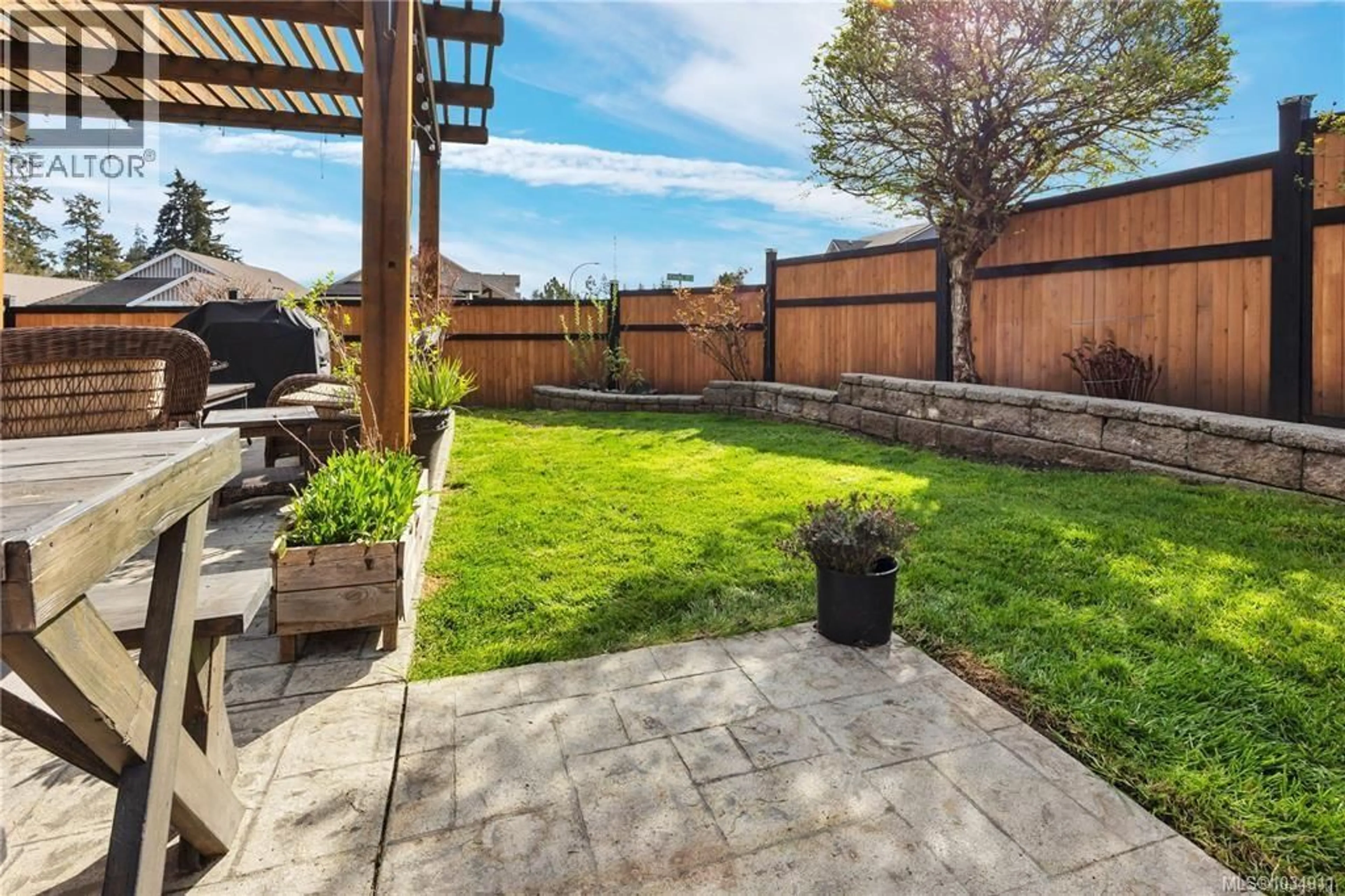 Patio, street for 6342 HERONS PLACE, Duncan British Columbia V9L6Z3