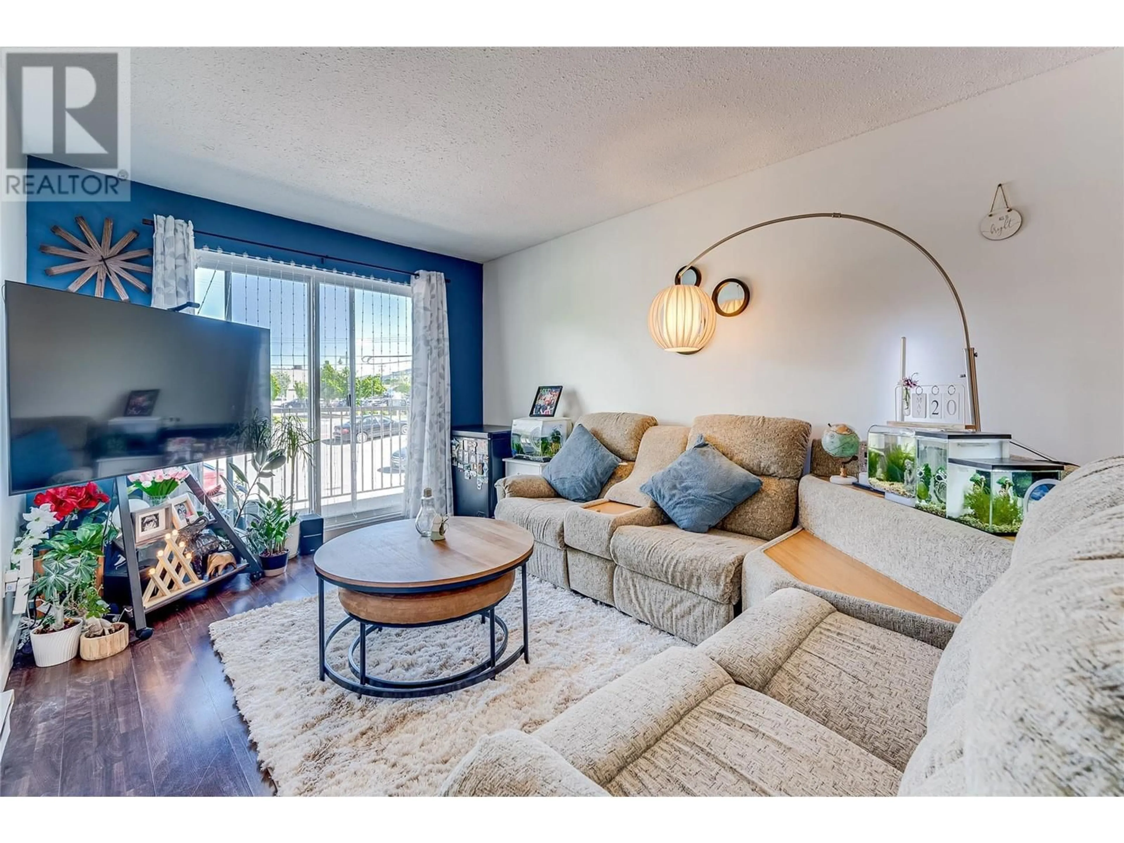 Living room with furniture, unknown for 208 - 3304 35TH AVENUE, Vernon British Columbia V1T8M6