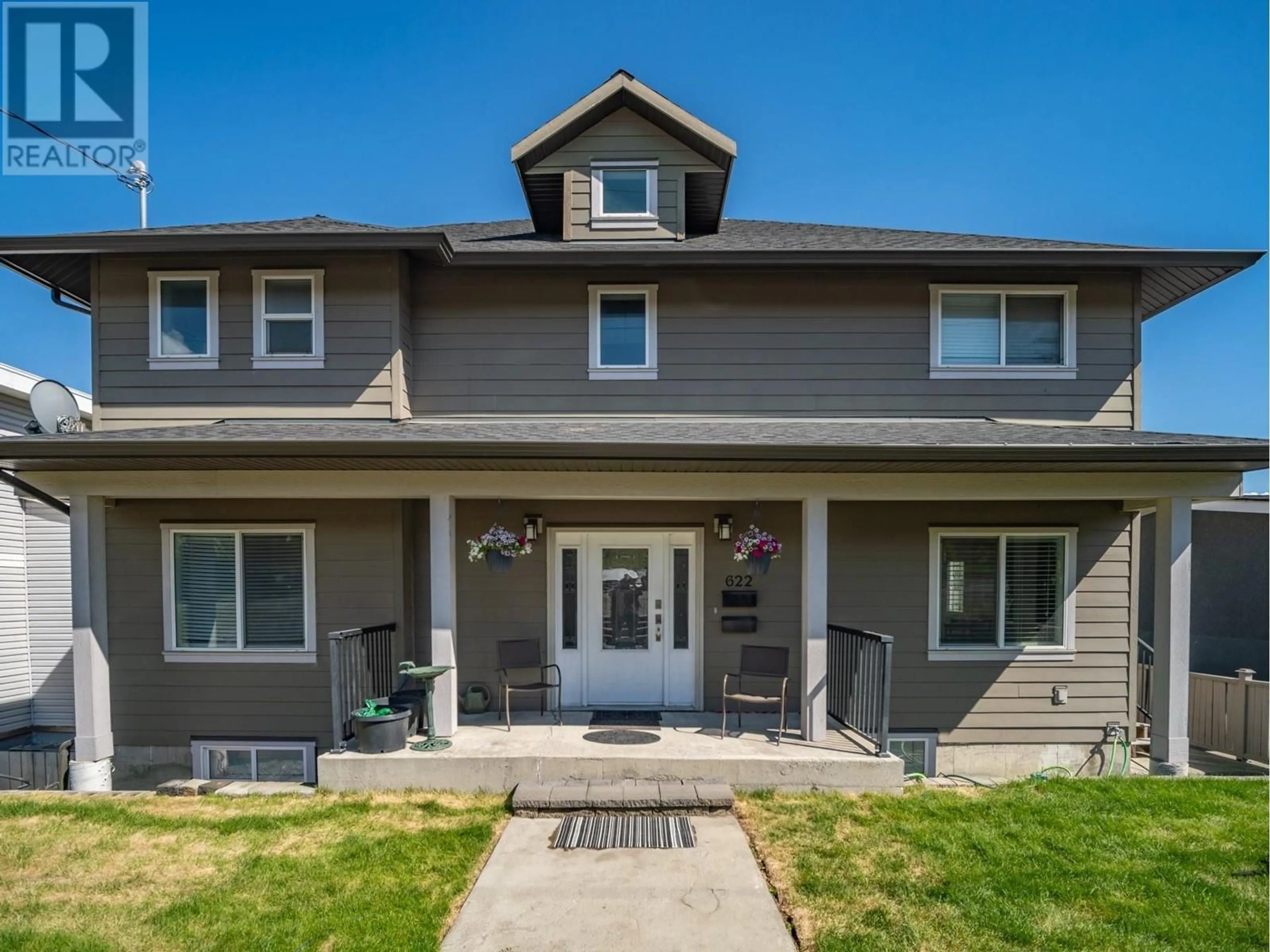 Home with vinyl exterior material, street for 622 BATTLE  W STREET, Kamloops British Columbia V2C1H5