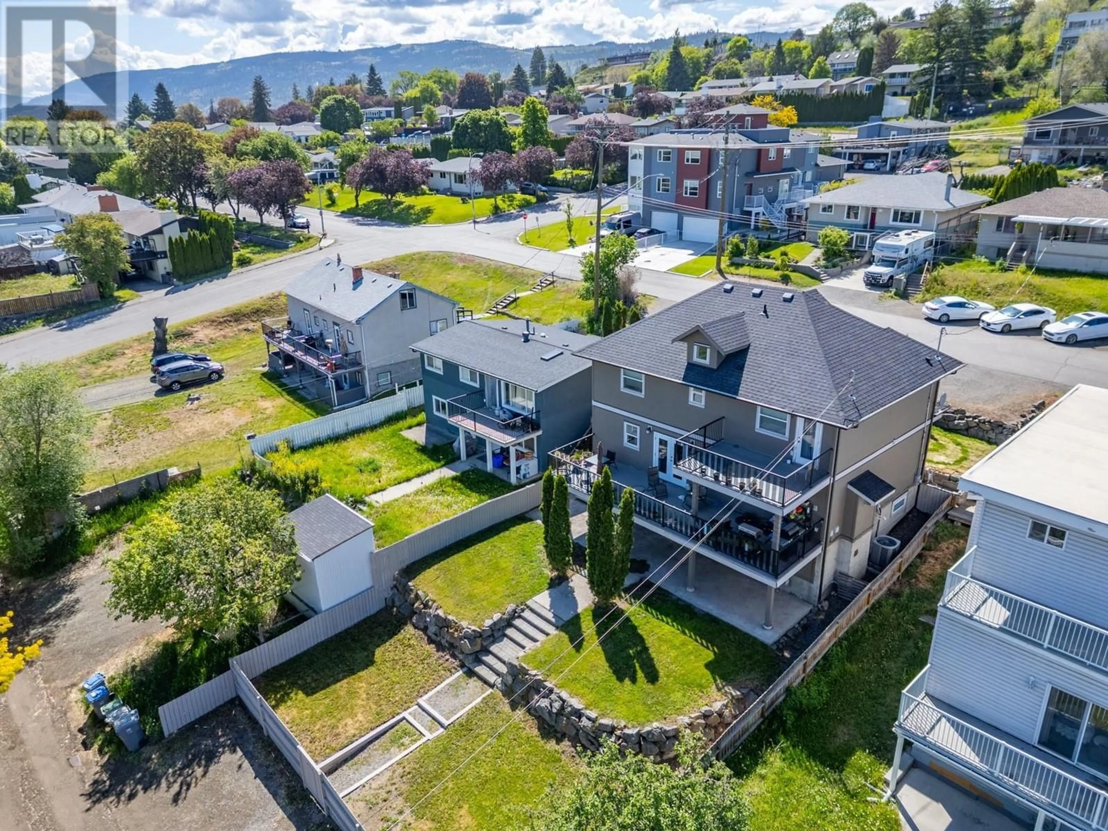 A pic from outside/outdoor area/front of a property/back of a property/a pic from drone, unknown for 622 BATTLE  W STREET, Kamloops British Columbia V2C1H5
