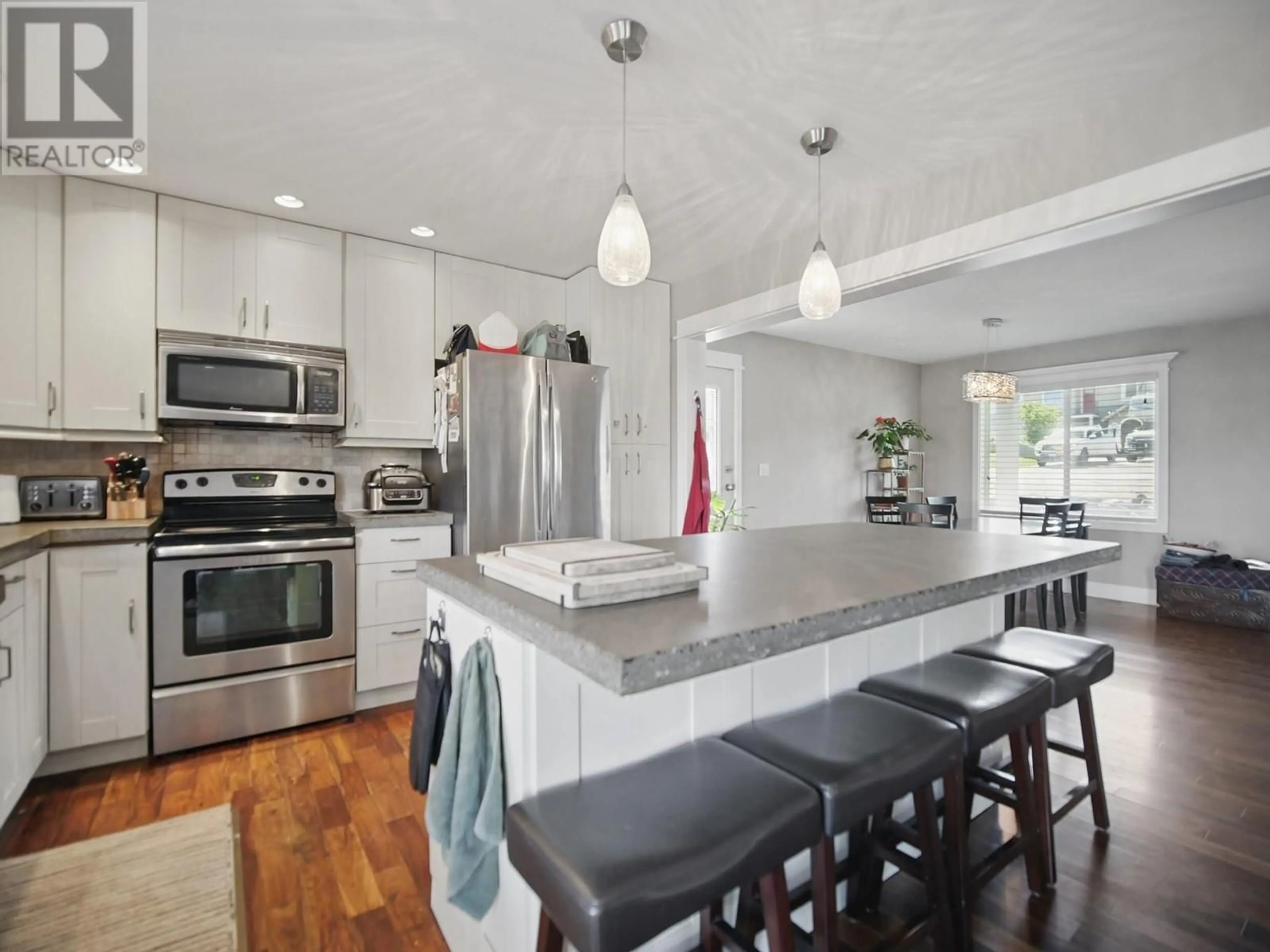 Open concept kitchen, unknown for 622 BATTLE  W STREET, Kamloops British Columbia V2C1H5