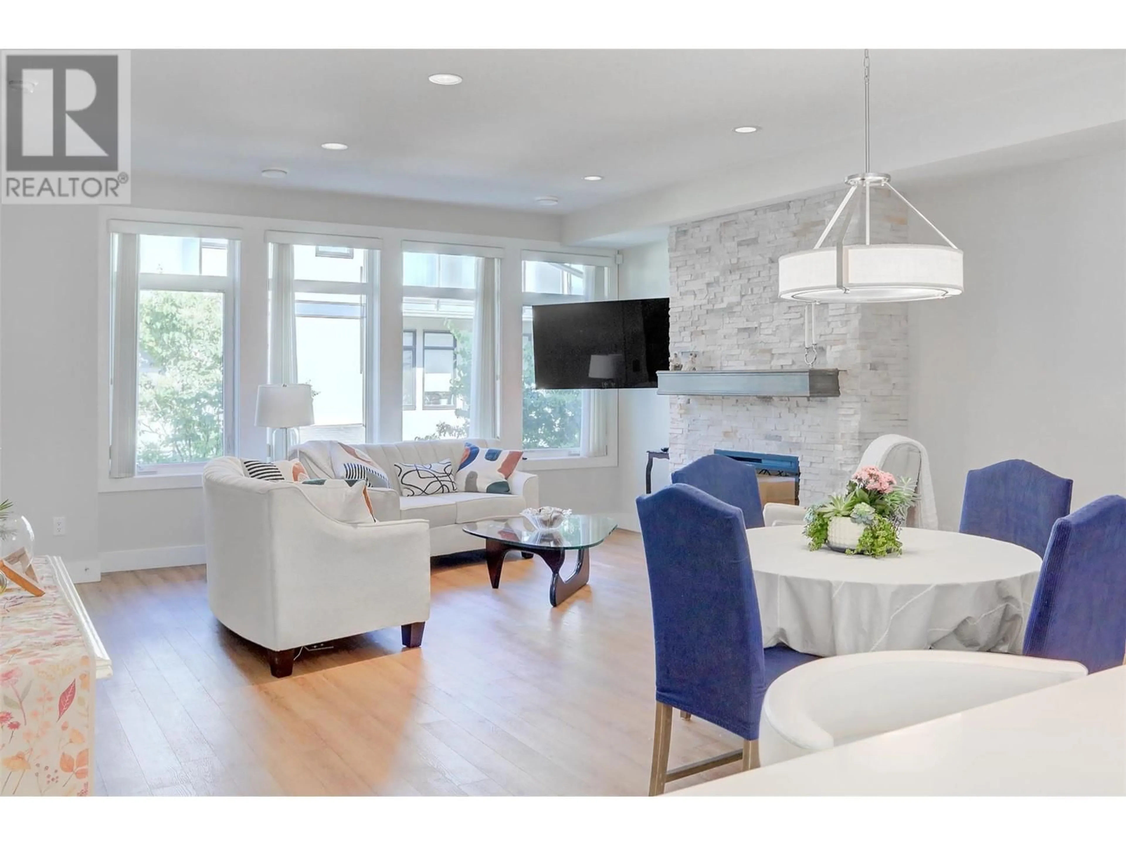 Living room with furniture, wood/laminate floor for 51 - 1102 CAMERON AVENUE, Kelowna British Columbia V1Y0B2
