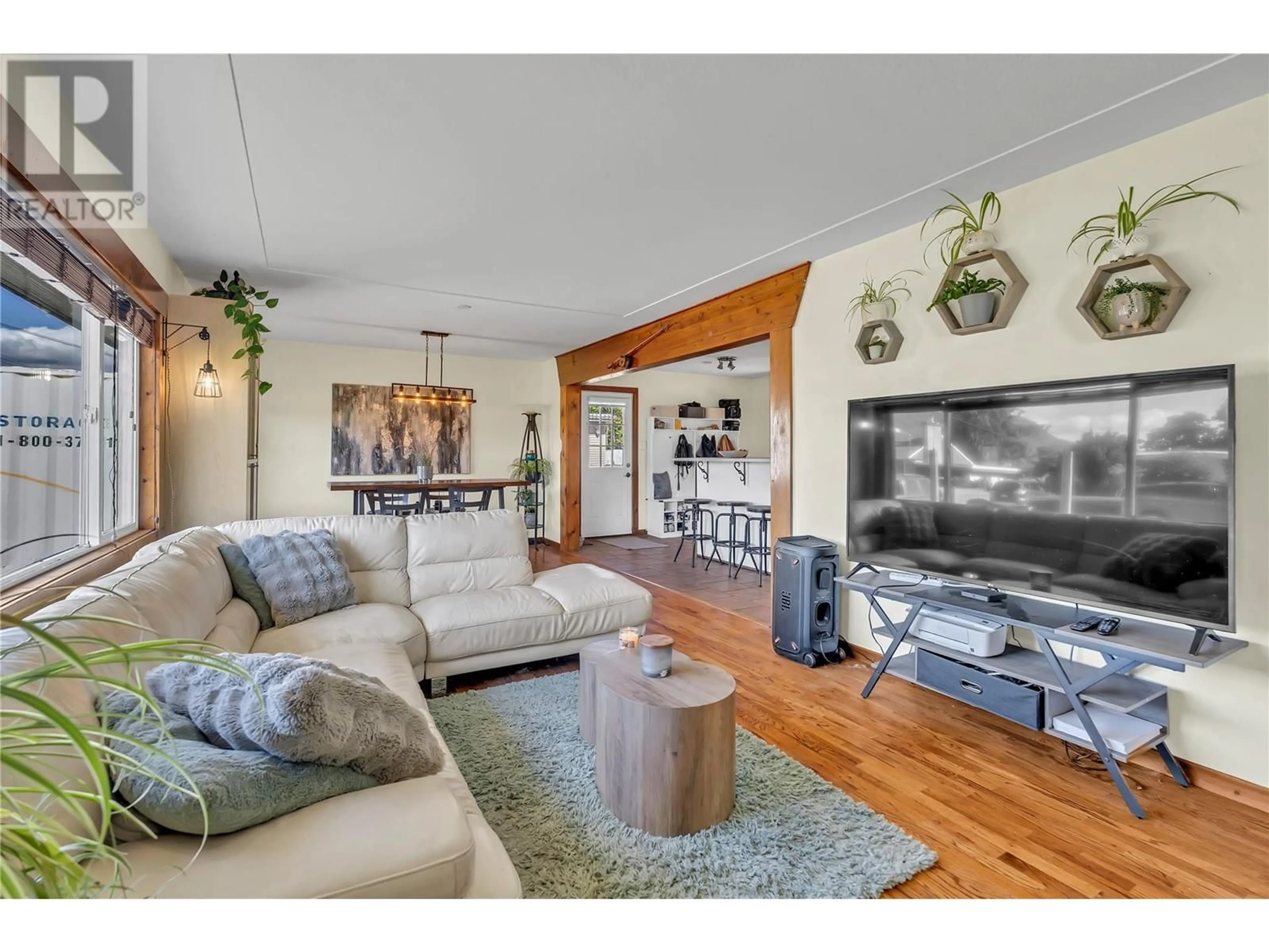 Living room with furniture, unknown for 53 GRANBY PLACE, Penticton British Columbia V2A2Z3
