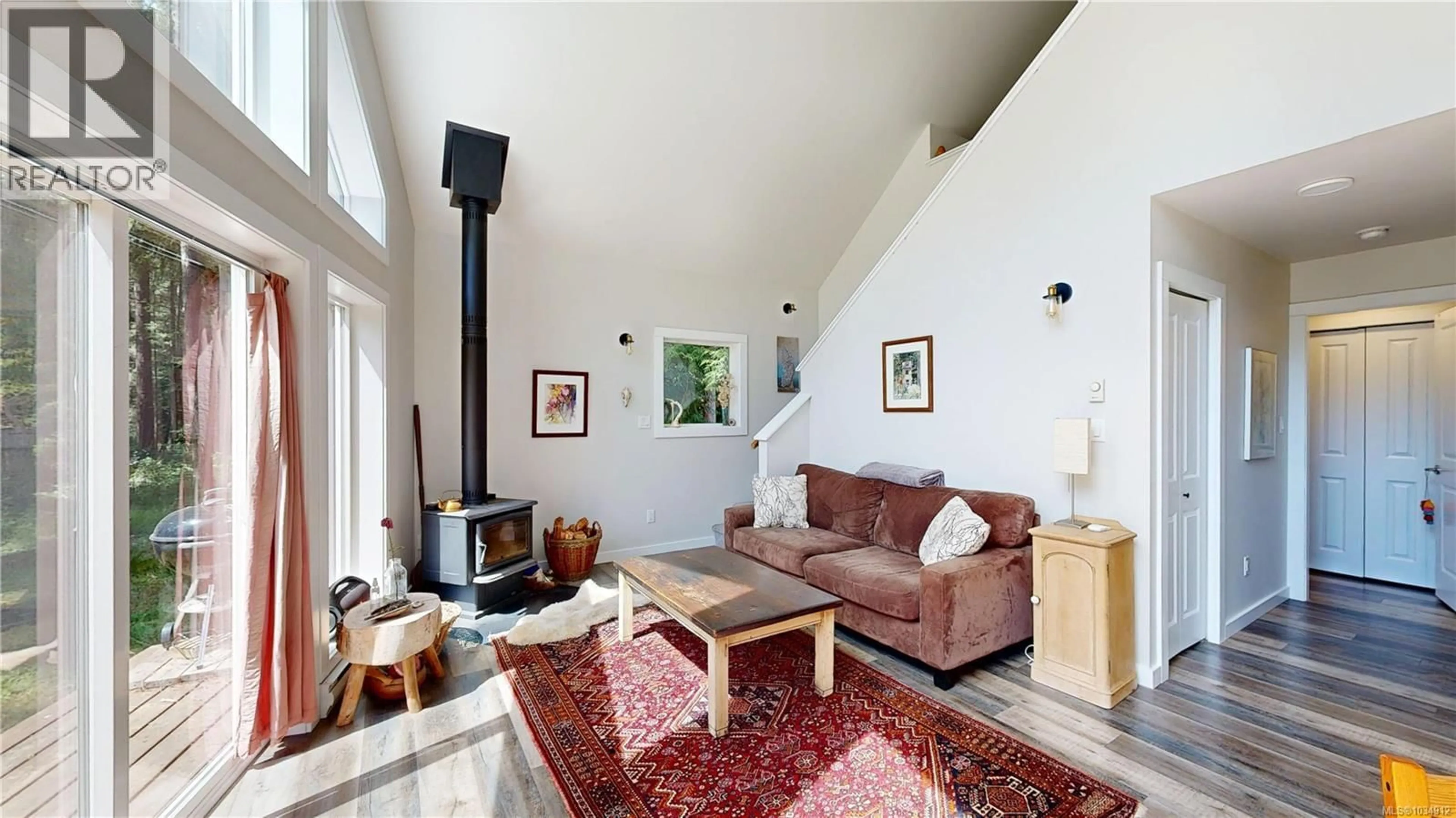 Living room with furniture, unknown for 883 MARY ROAD, Gabriola Island British Columbia V0R1X3
