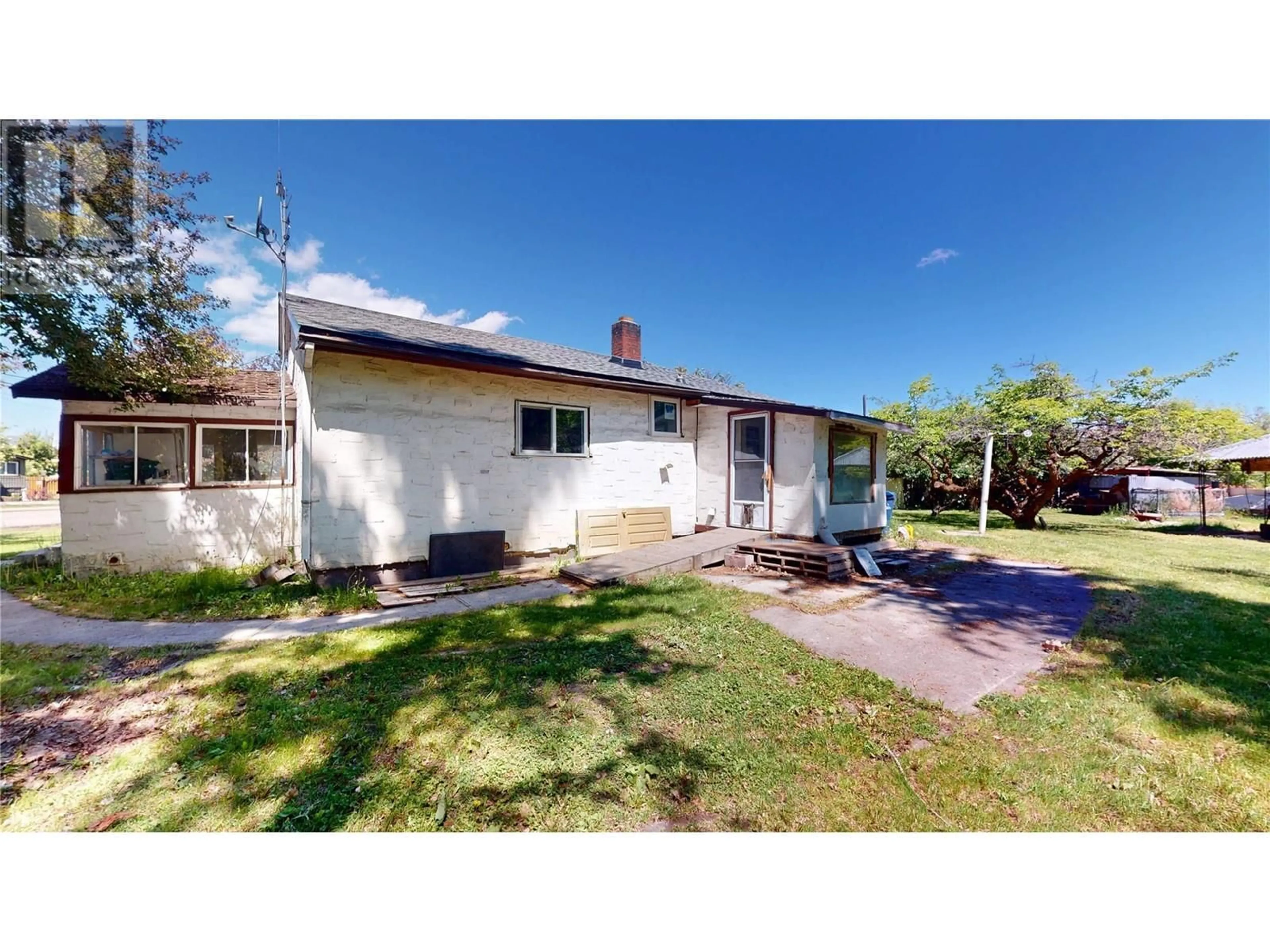 A pic from outside/outdoor area/front of a property/back of a property/a pic from drone, street for 216 17TH AVENUE NORTH, Cranbrook British Columbia V1C3X1