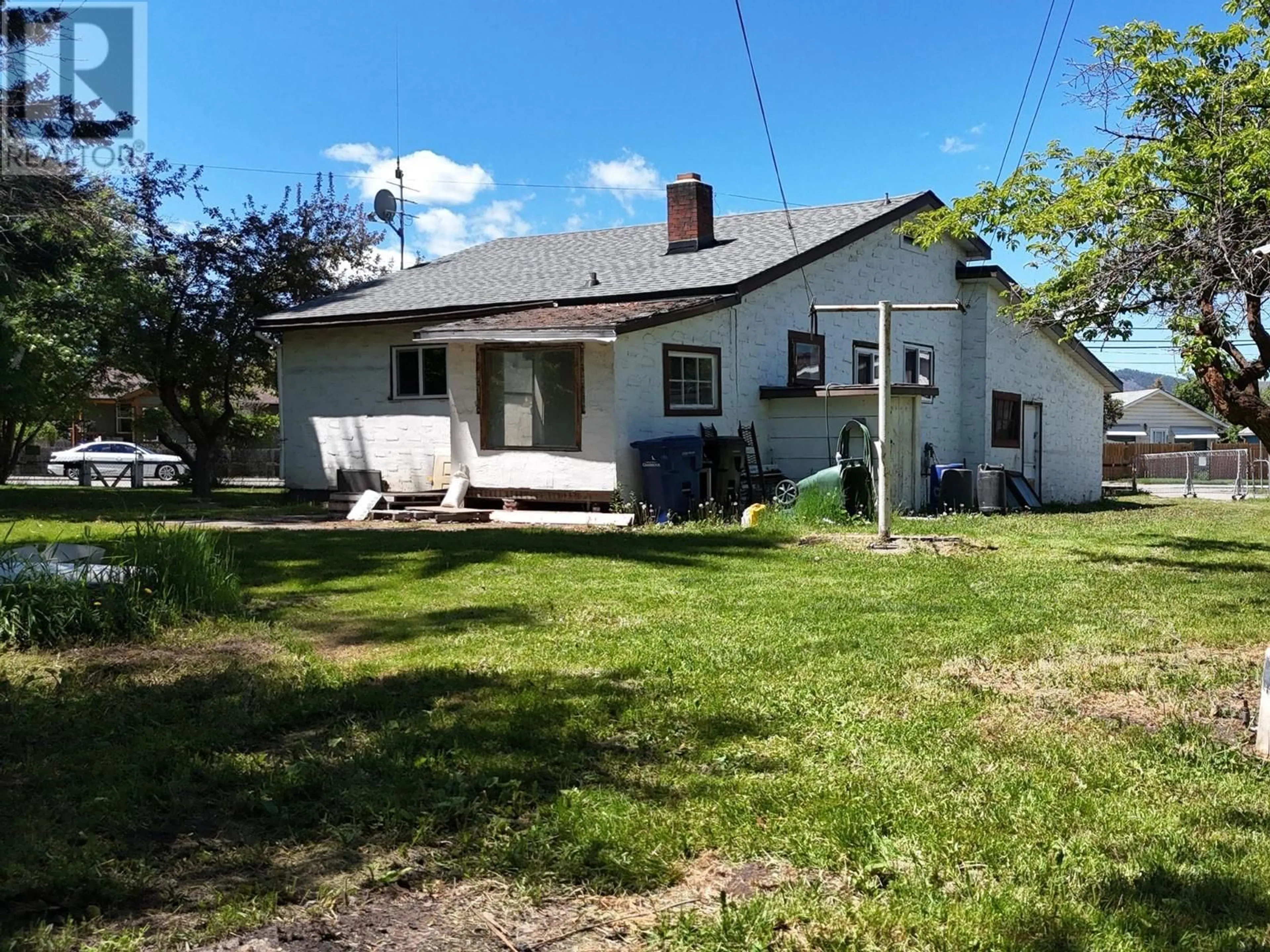 A pic from outside/outdoor area/front of a property/back of a property/a pic from drone, street for 216 17TH AVENUE NORTH, Cranbrook British Columbia V1C3X1