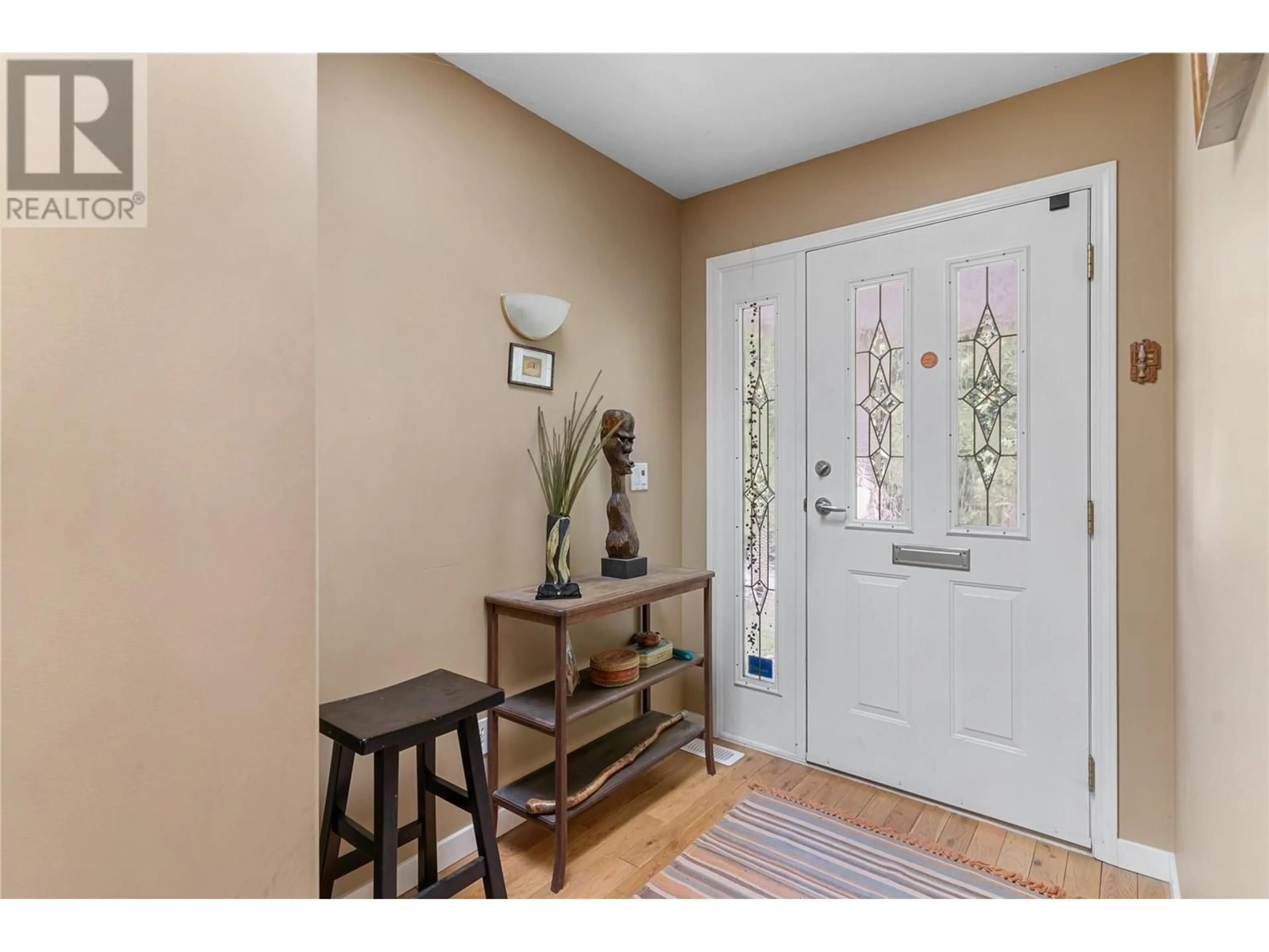 Indoor entryway for 1 - 4141 LAKESHORE ROAD, Kelowna British Columbia V1W1V8