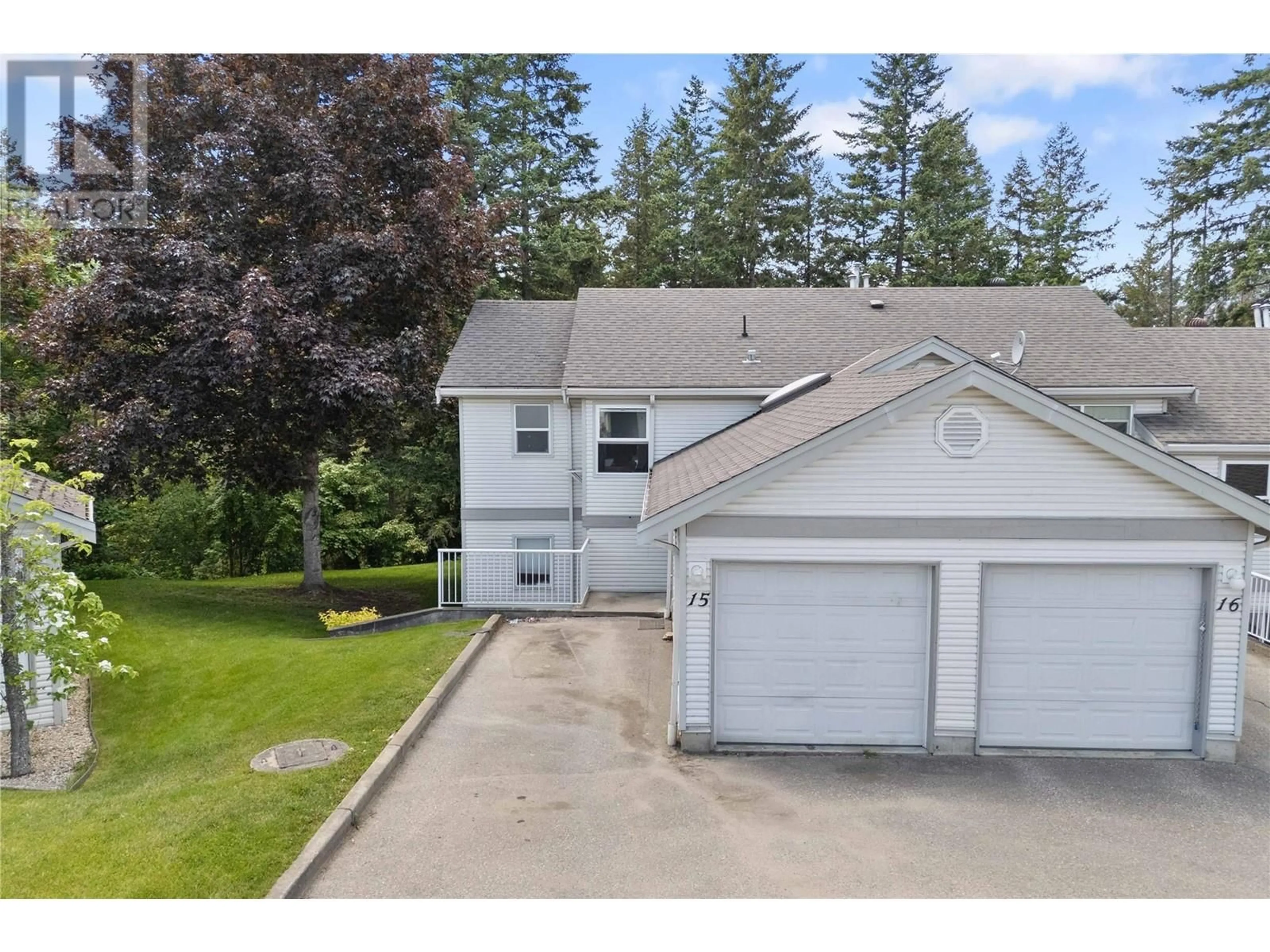 A pic from outside/outdoor area/front of a property/back of a property/a pic from drone, street for 15 - 171 17TH STREET SOUTHEAST, Salmon Arm British Columbia V1E1P8