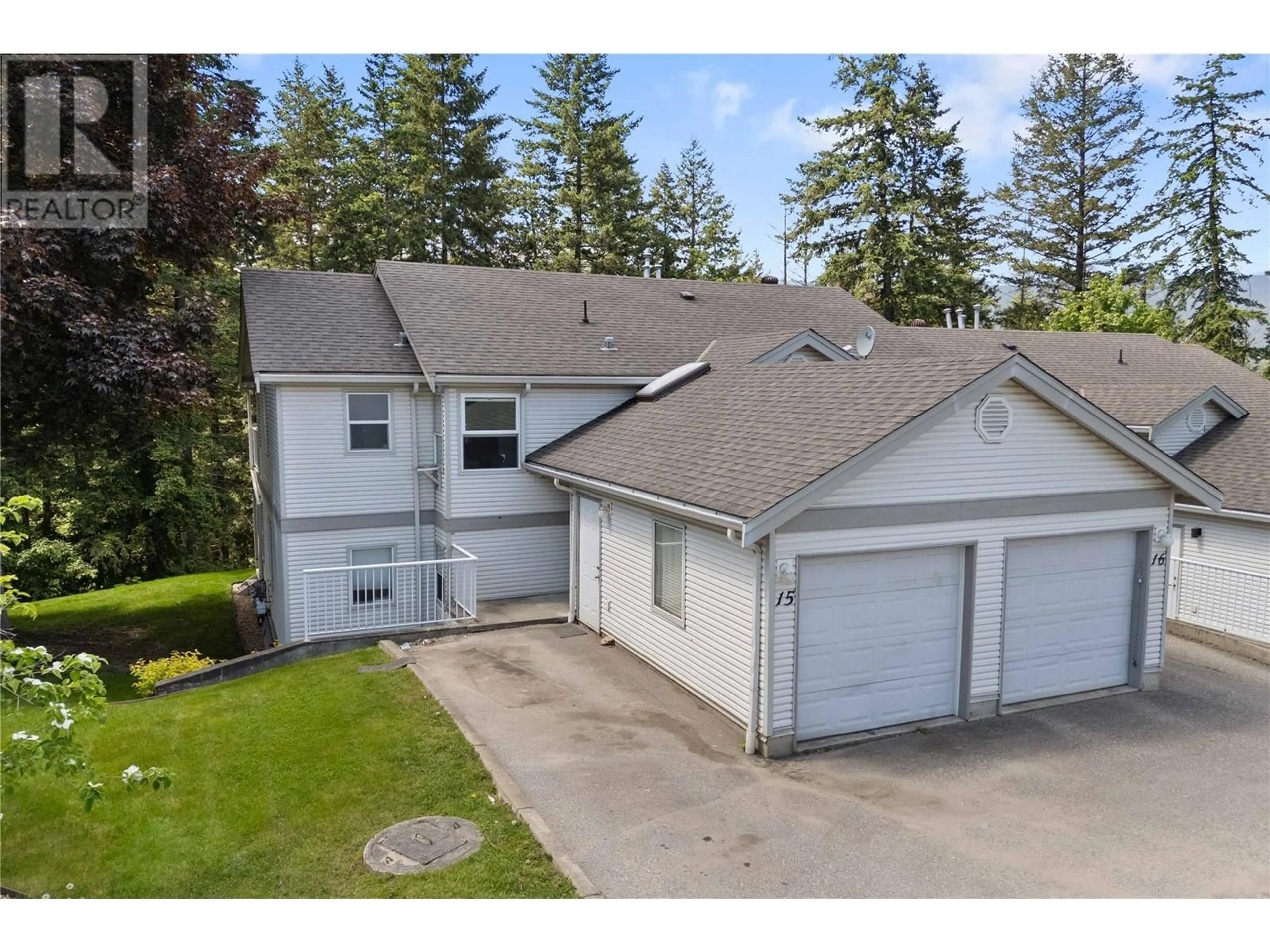 A pic from outside/outdoor area/front of a property/back of a property/a pic from drone, street for 15 - 171 17TH STREET SOUTHEAST, Salmon Arm British Columbia V1E1P8