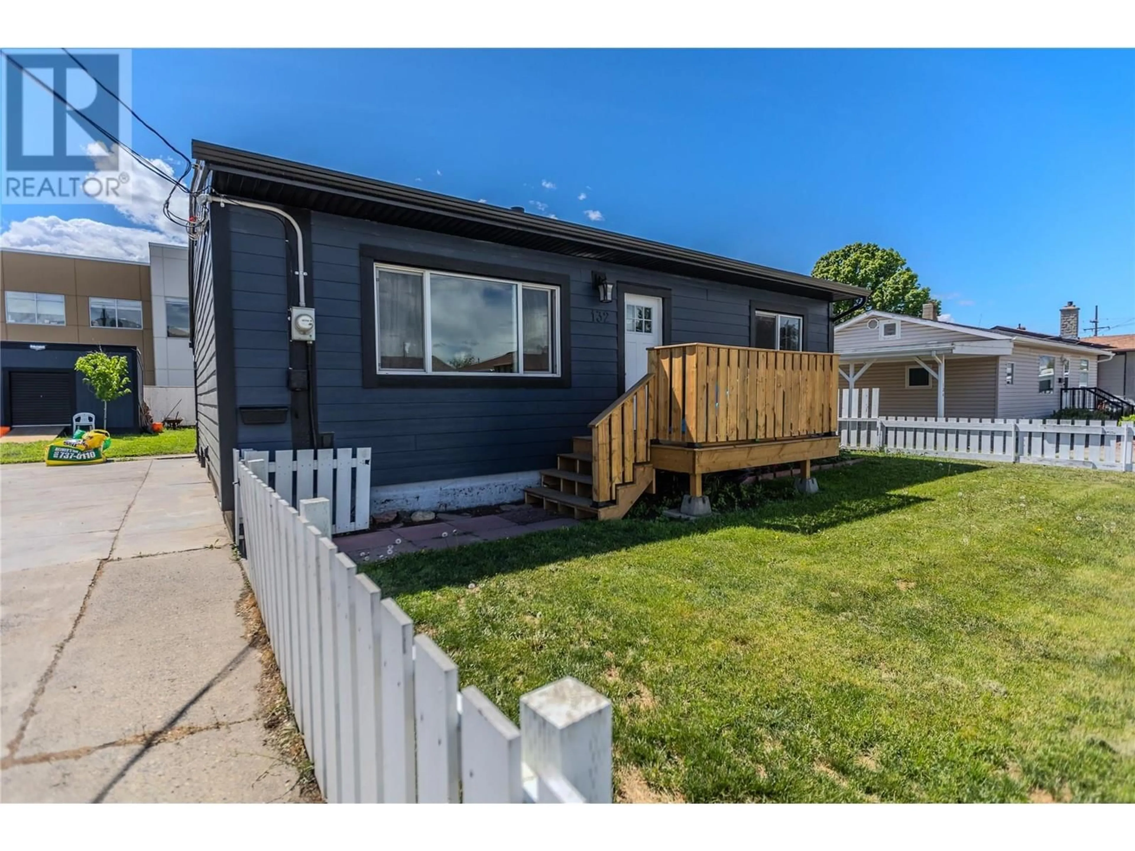 Home with vinyl exterior material, street for 132 REDWOOD CRESCENT, Kamloops British Columbia V2B1C7