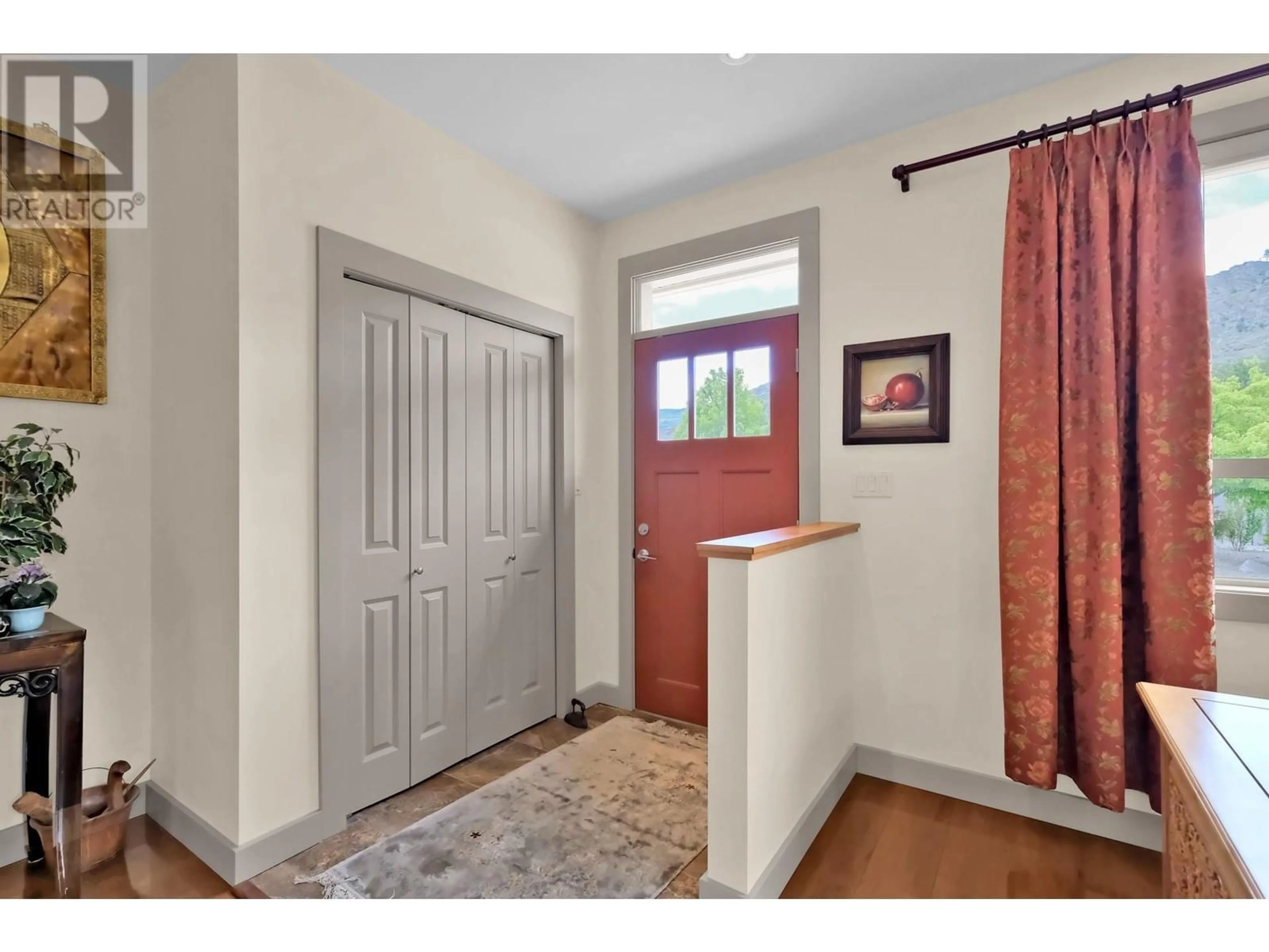 Indoor entryway for 135 WILLOWS PLACE, Oliver British Columbia V0H1T4