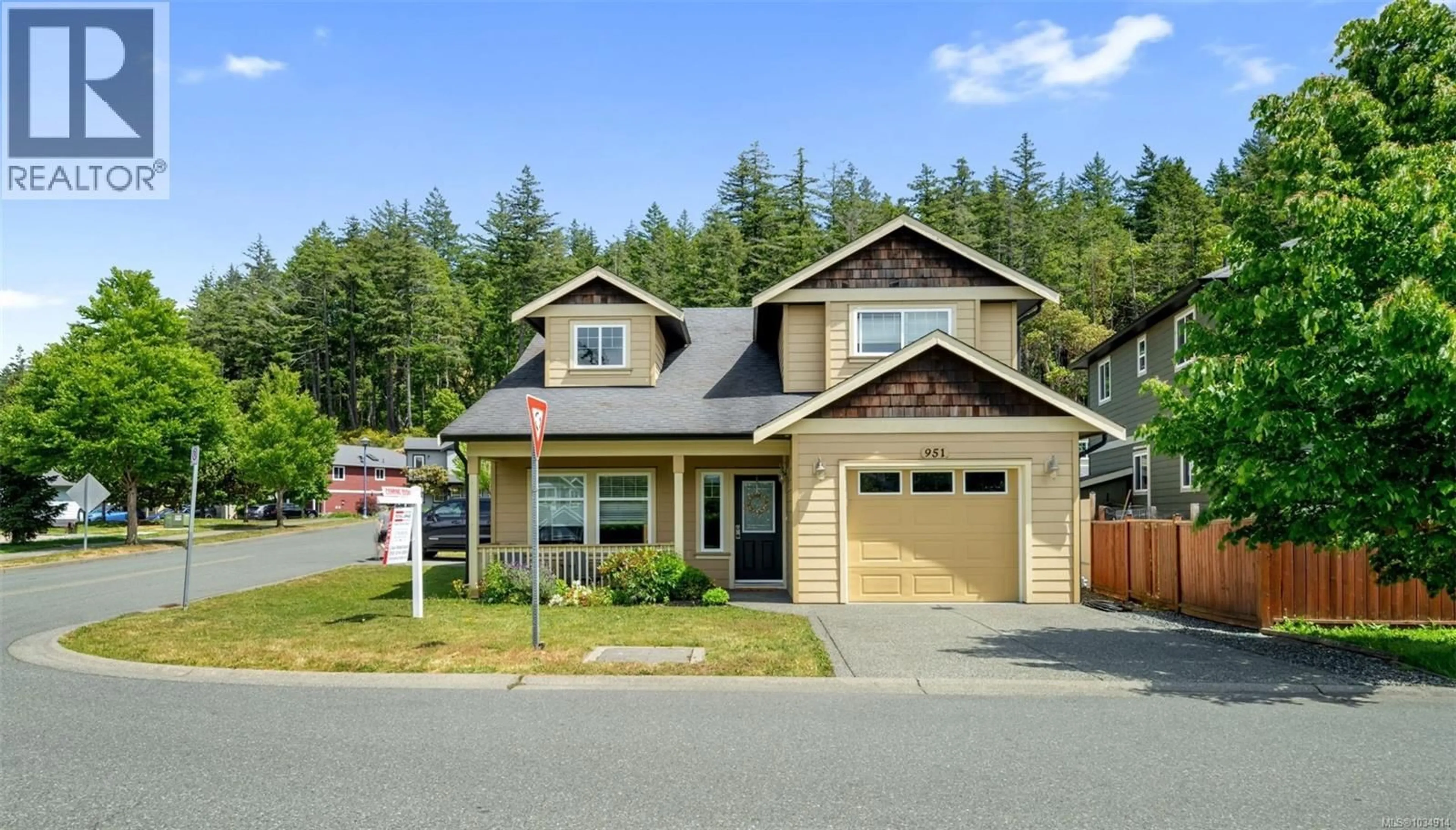 Home with vinyl exterior material, street for 951 KINGLET PLACE, Langford British Columbia V9C0B4