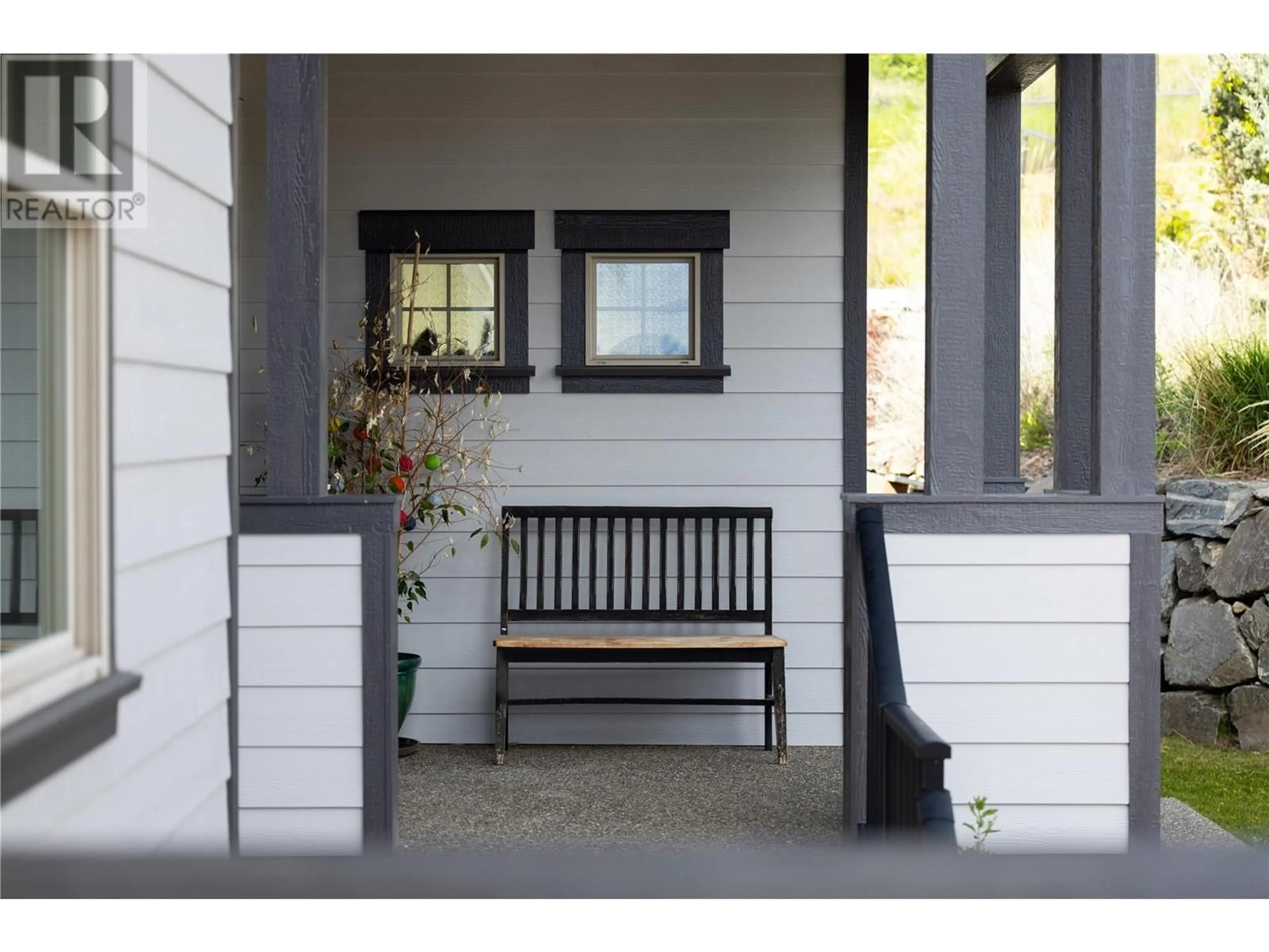 Indoor entryway for 1433 RED MOUNTAIN PLACE, Vernon British Columbia V1B4A3