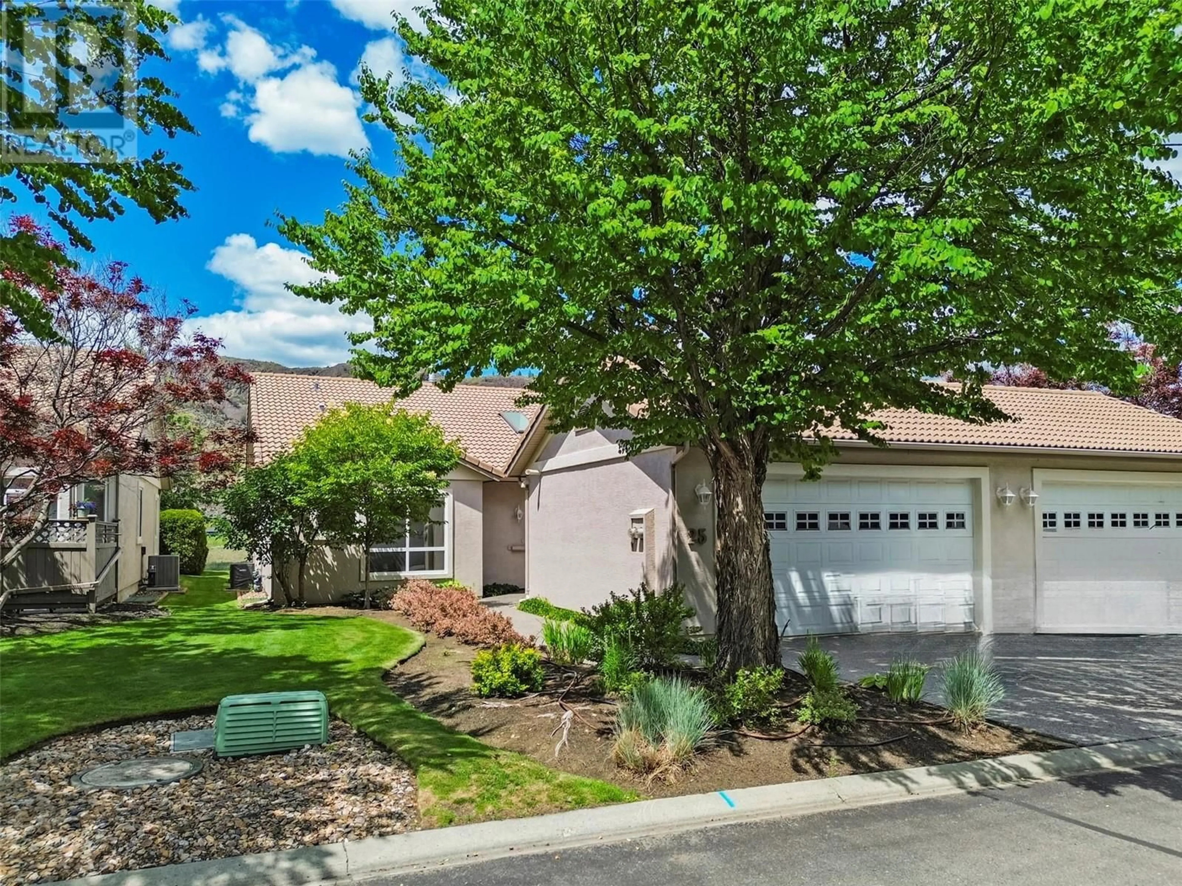 A pic from outside/outdoor area/front of a property/back of a property/a pic from drone, street for 25 - 650 HARRINGTON ROAD, Kamloops British Columbia V2B6T7
