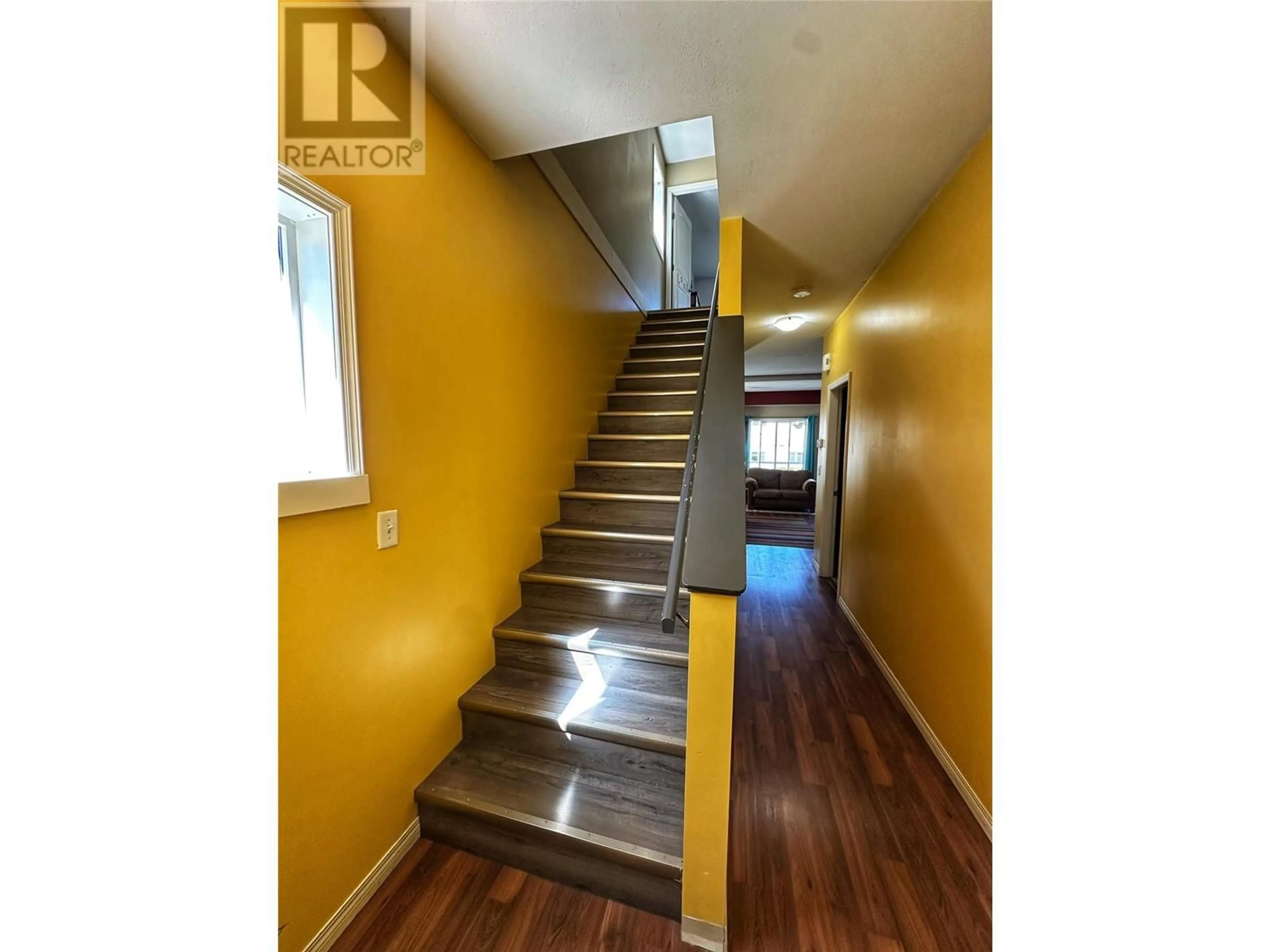 Stairs for 5 - 5901 HERITAGE DRIVE, Vernon British Columbia V1H1Z5