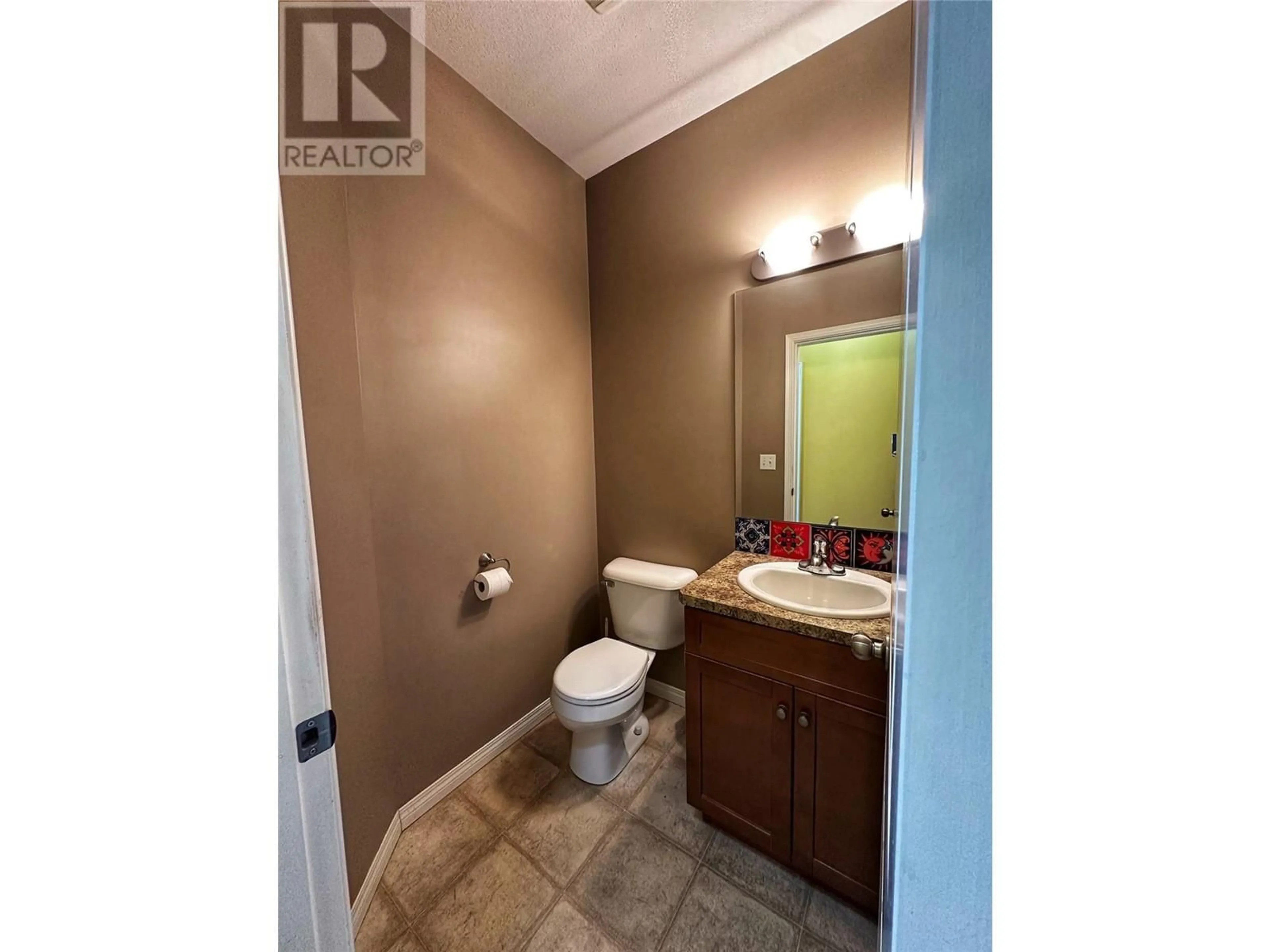 Standard bathroom, ceramic/tile floor for 5 - 5901 HERITAGE DRIVE, Vernon British Columbia V1H1Z5