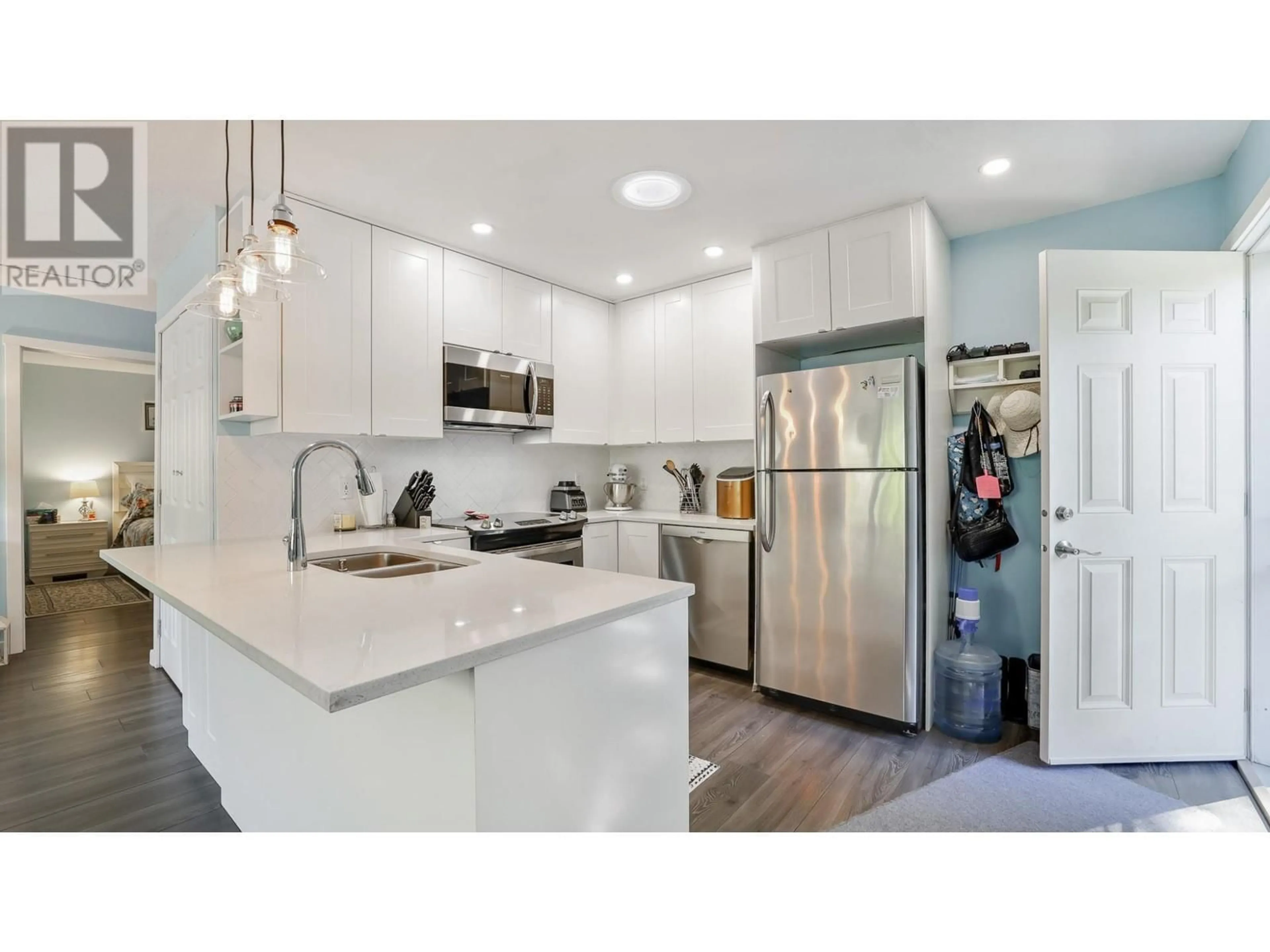 Open concept kitchen, unknown for 8264 HOBBITT FRONTAGE ROAD, Dry Gulch British Columbia V0A1M0