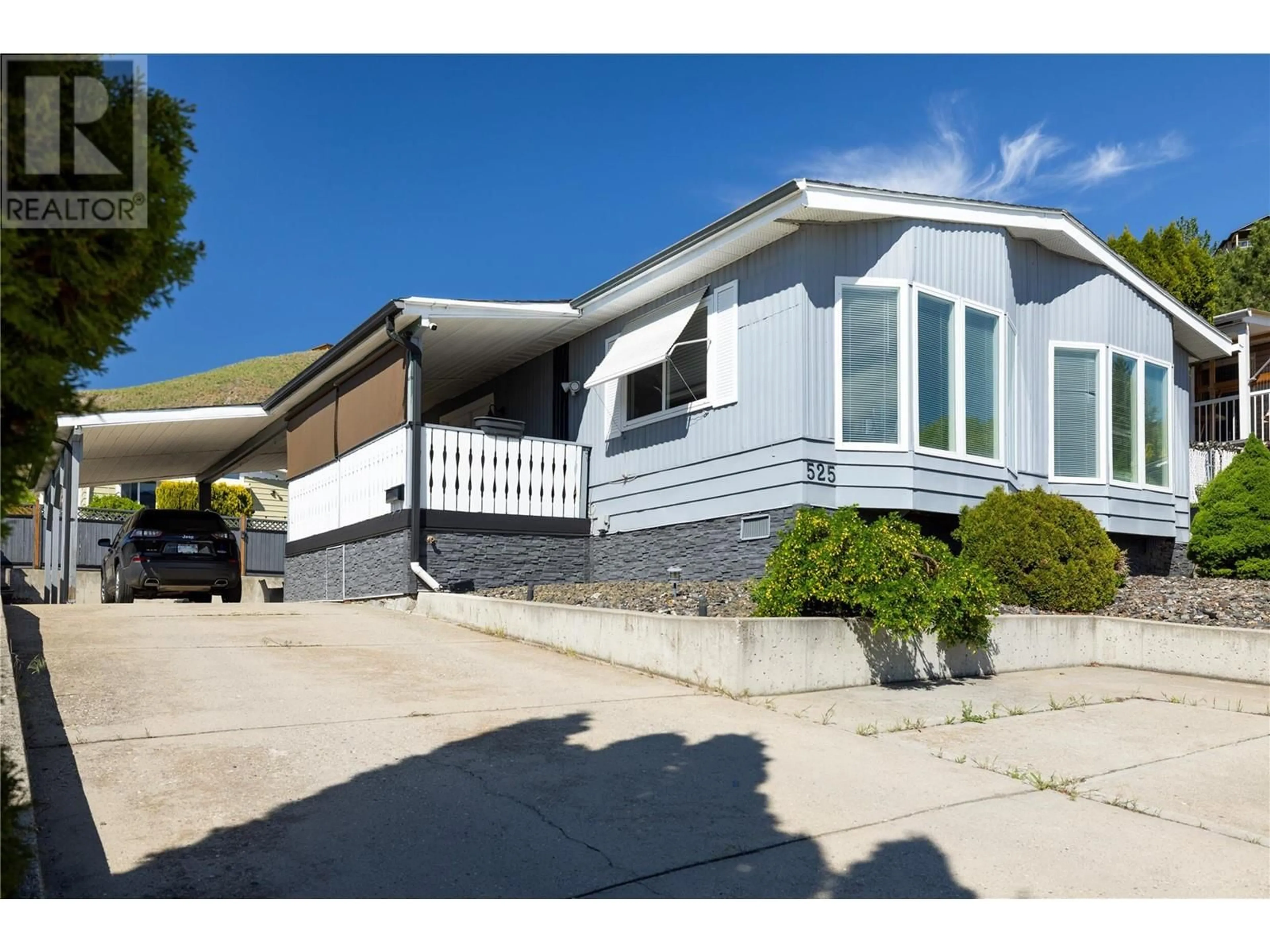 Home with vinyl exterior material, street for 525 GUILDFORD COURT, Coldstream British Columbia V1B2E3