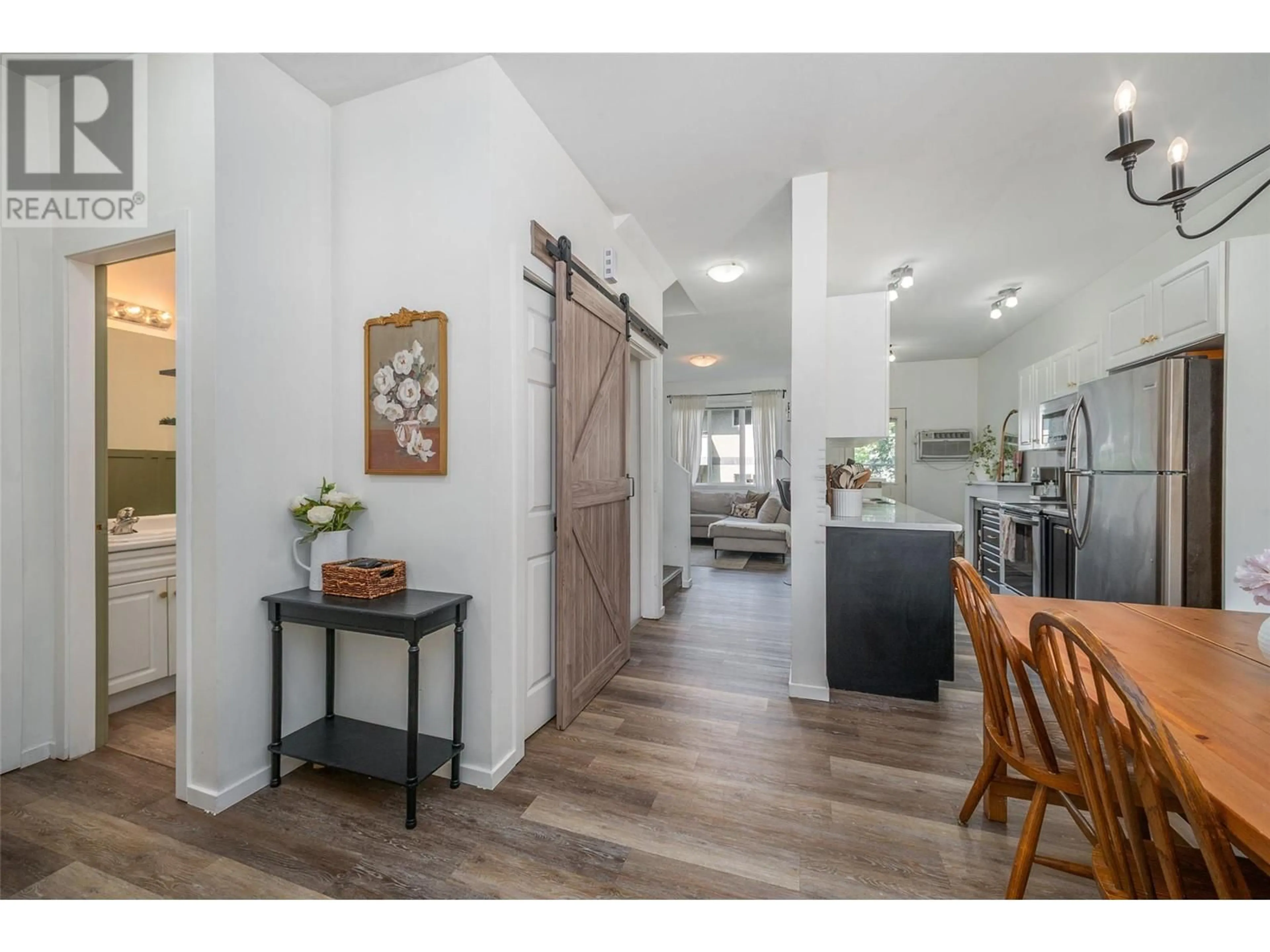 Indoor entryway for 102 - 1420 TERAI ROAD, Kelowna British Columbia V1X7H3