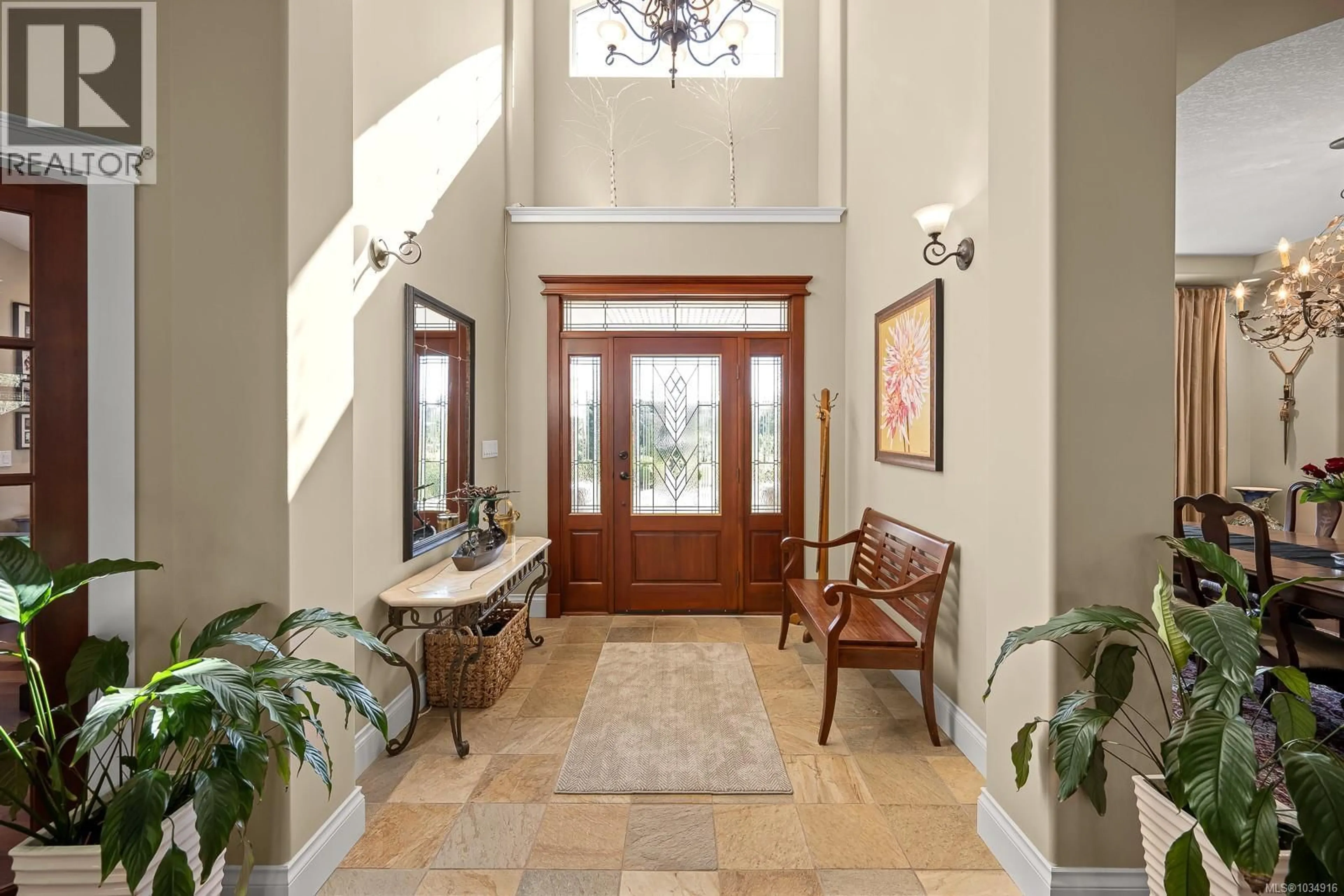 Indoor entryway for 6077 TODD ROAD, Courtenay British Columbia V9J1P4