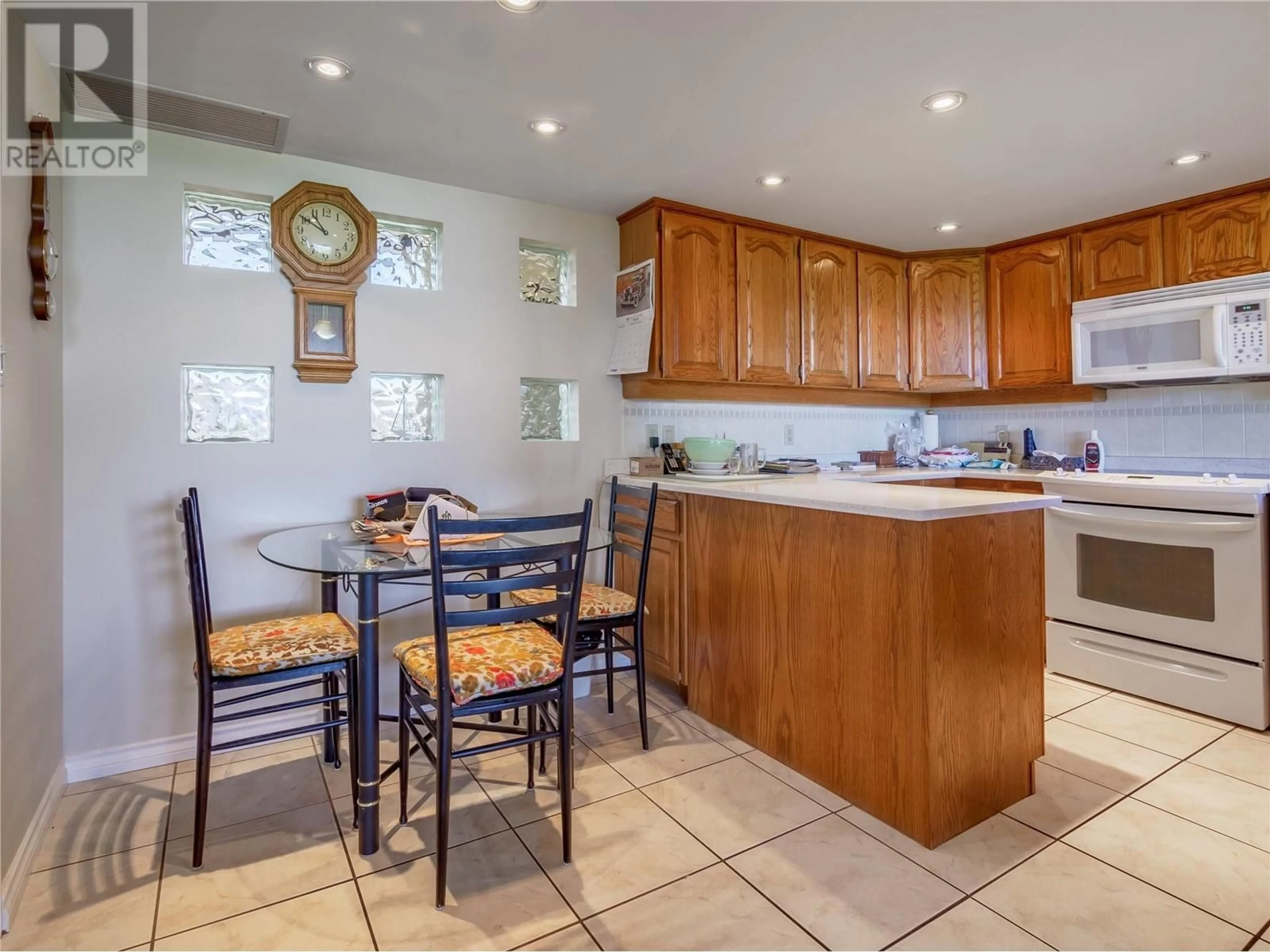 Standard kitchen, ceramic/tile floor for 402 - 86 LAKESHORE DRIVE EAST, Penticton British Columbia V2A1B5