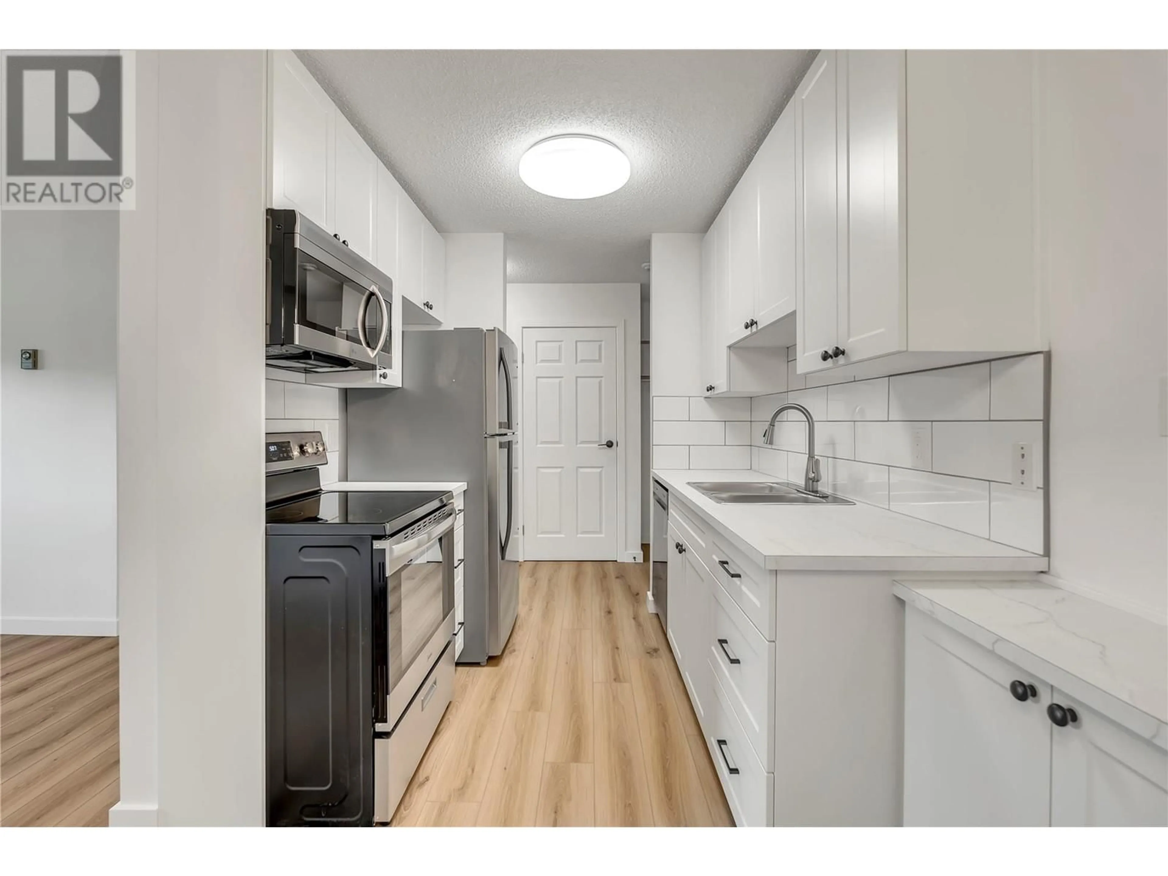 Standard kitchen, unknown for 107 - 110 SKAHA PLACE, Penticton British Columbia V2A7L1