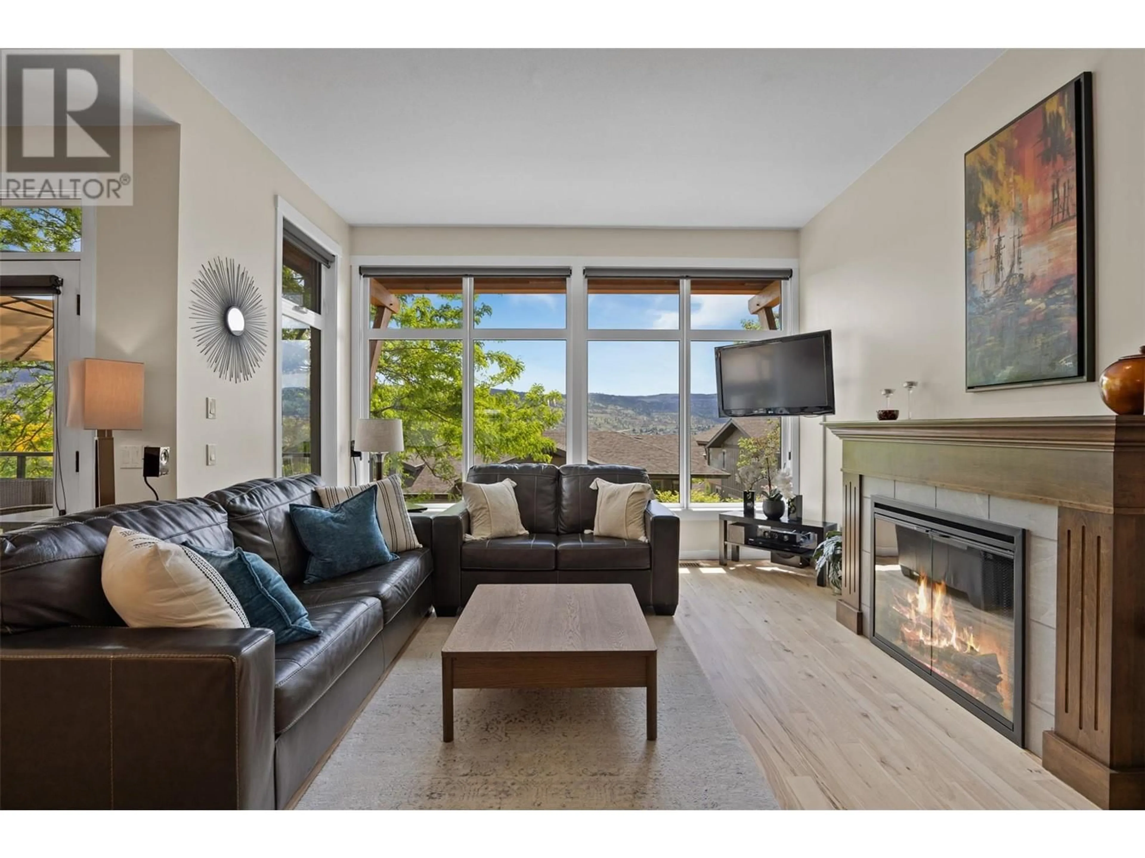 Living room with furniture, unknown for 1548 GOLF RIDGE DRIVE, Kamloops British Columbia V2H0A5
