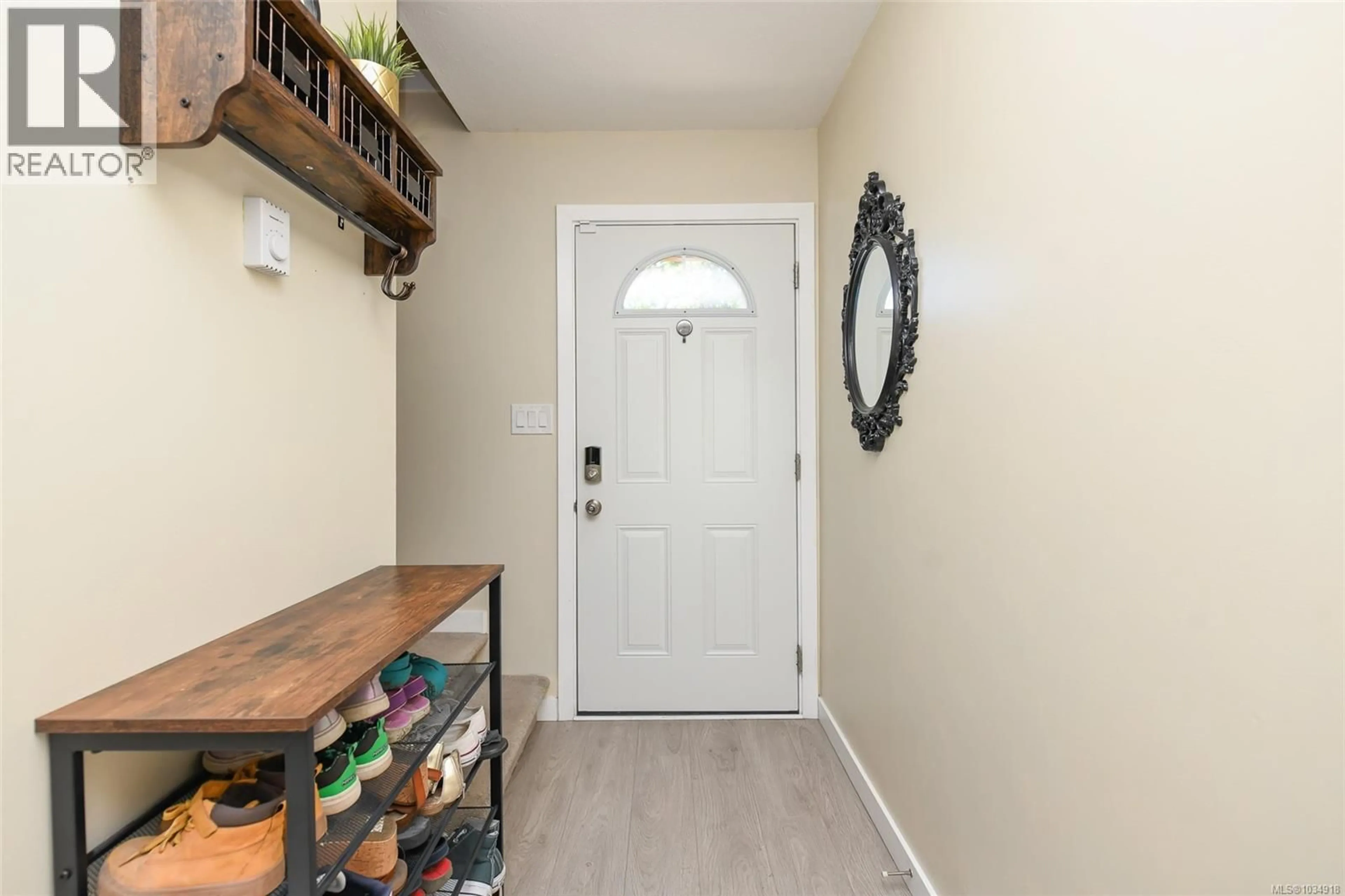 Indoor entryway for A - 4640 NORTHLAND PLACE, Courtenay British Columbia V9N8Y4