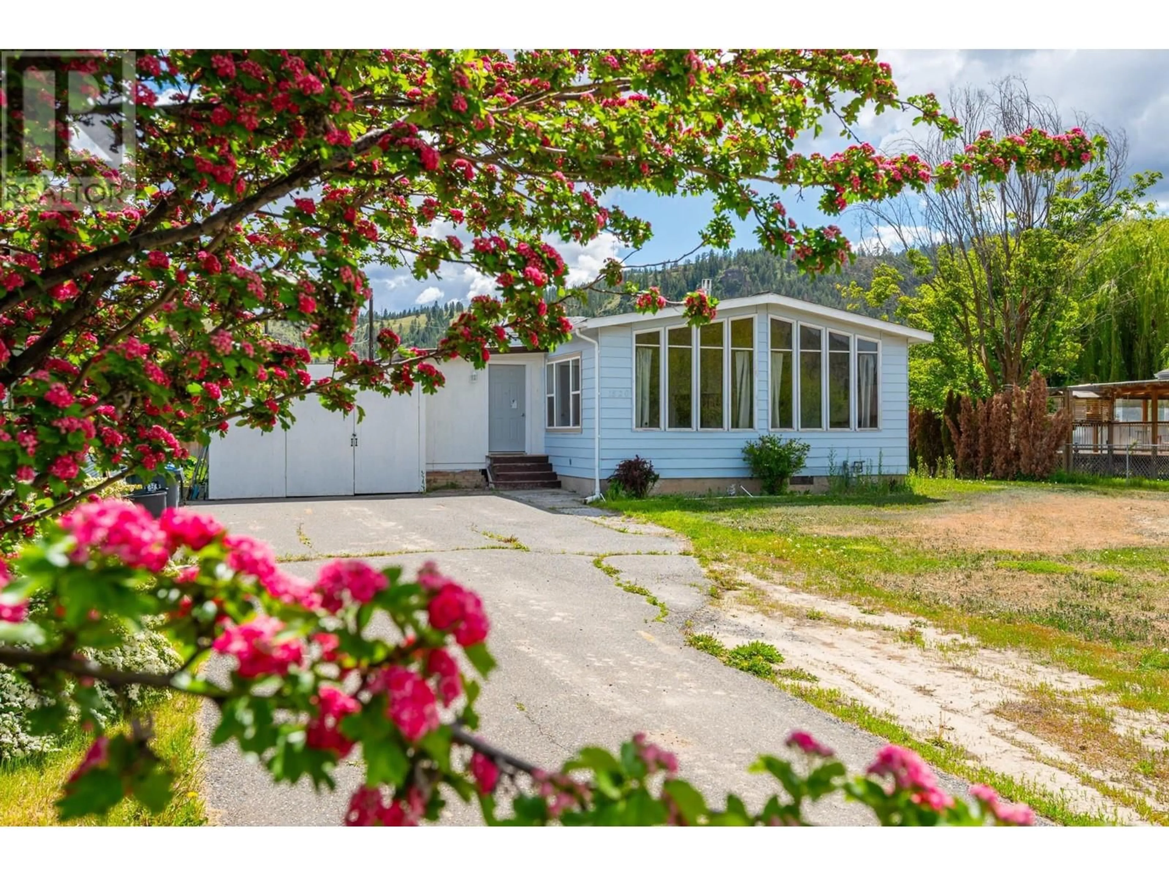 Home with vinyl exterior material, street for 1520 WILLIAMS CRESCENT, Merritt British Columbia V1K1K9