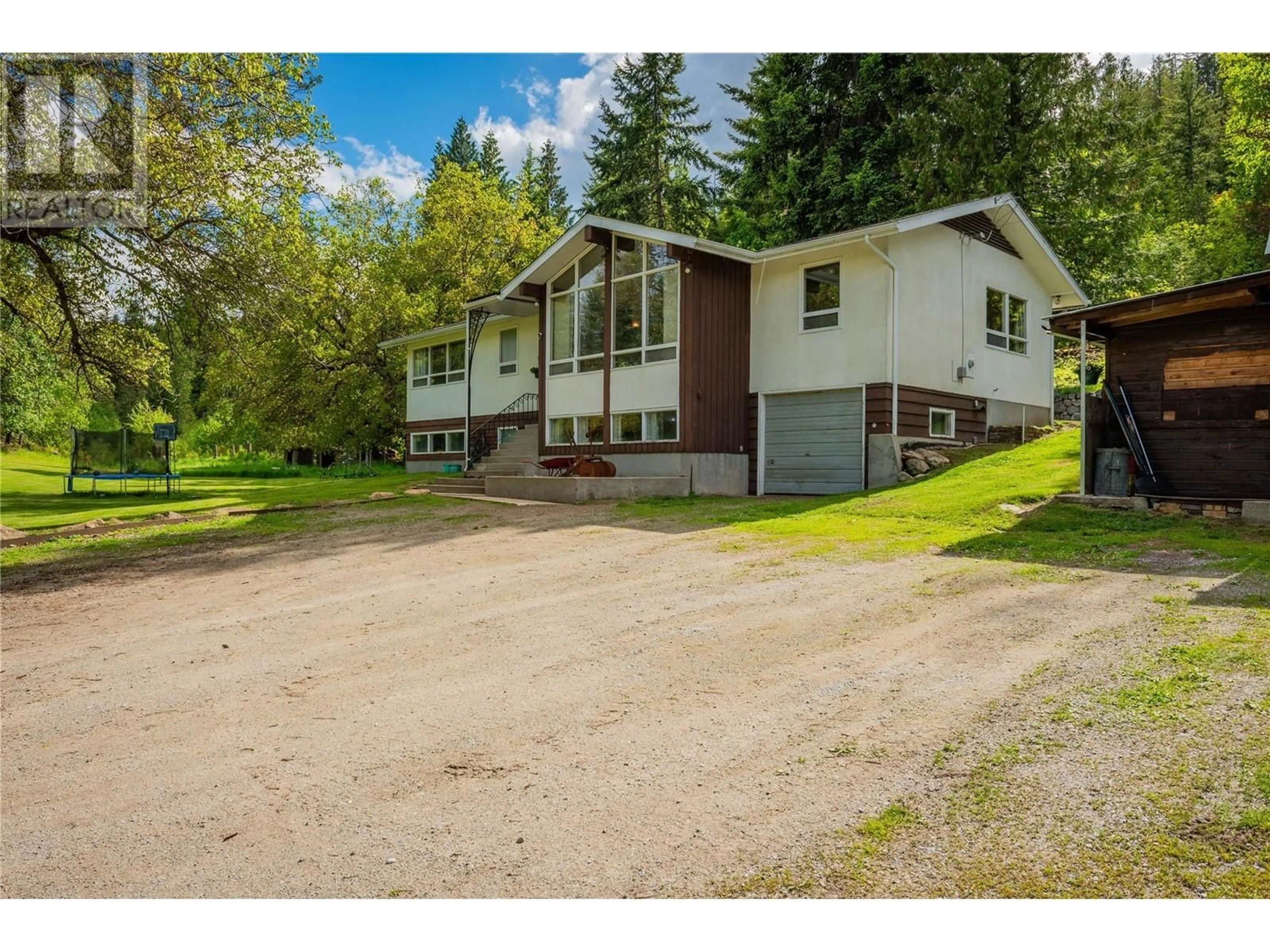 A pic from outside/outdoor area/front of a property/back of a property/a pic from drone, street for 1 MASON ROAD, Castlegar British Columbia V1N3Z1