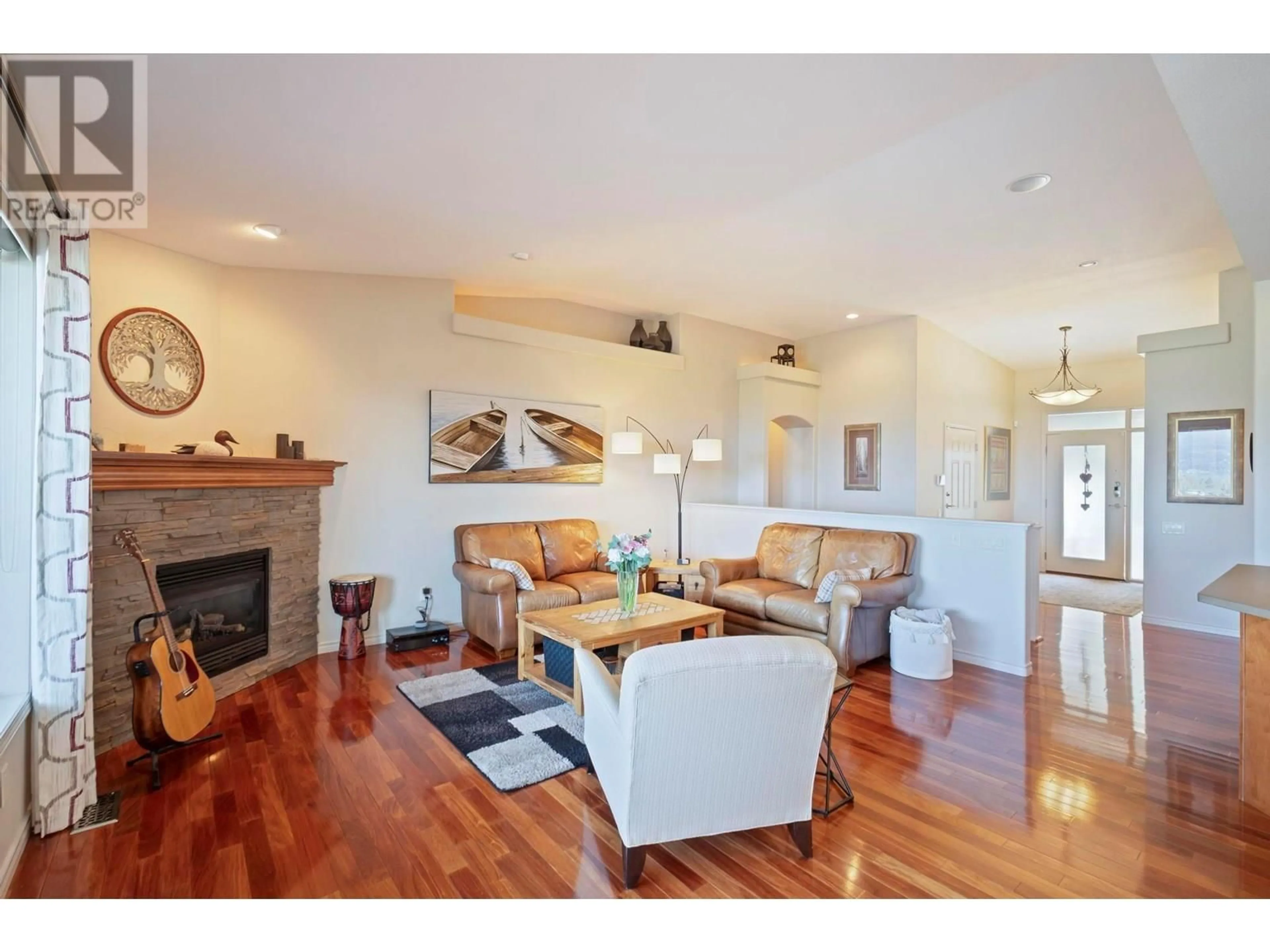 Living room with furniture, wood/laminate floor for 329 - 663 DENALI COURT, Kelowna British Columbia V1V2R4
