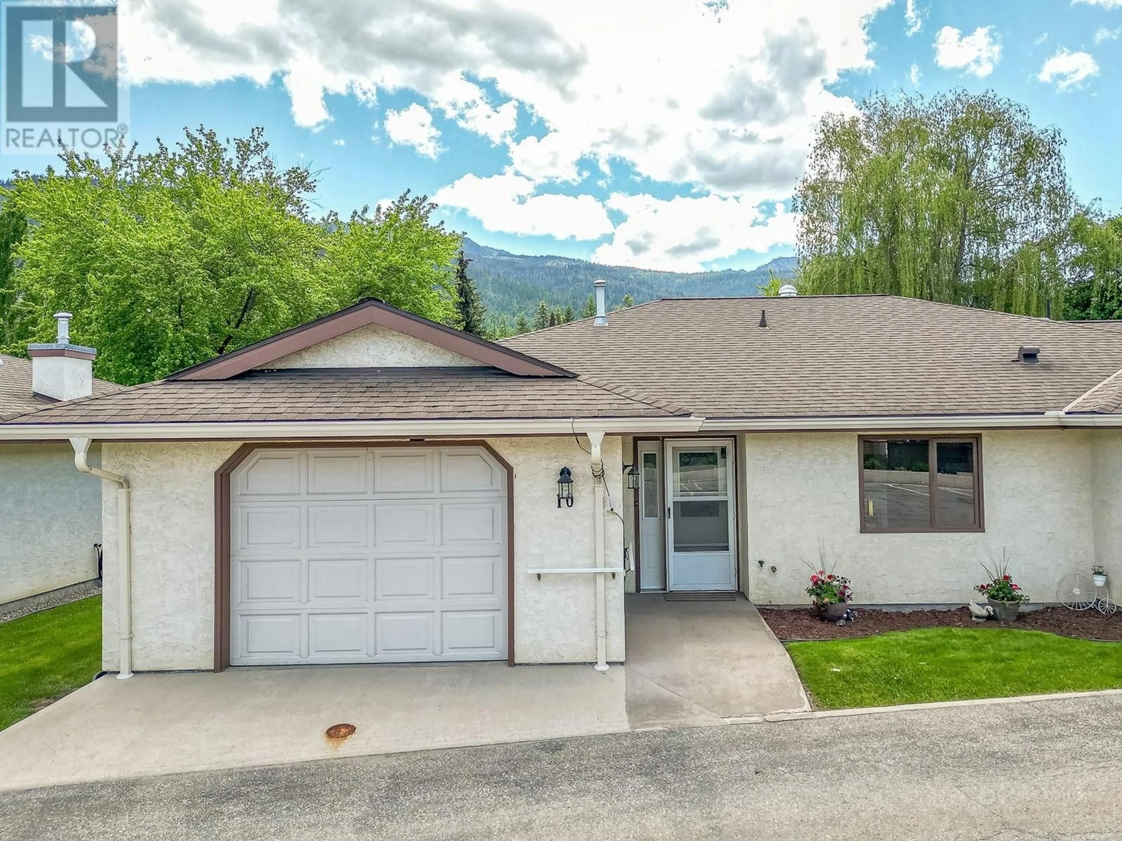 Home with vinyl exterior material, mountain view for 10 - 151 8 AVENUE SOUTHWEST, Salmon Arm British Columbia V1E1B9
