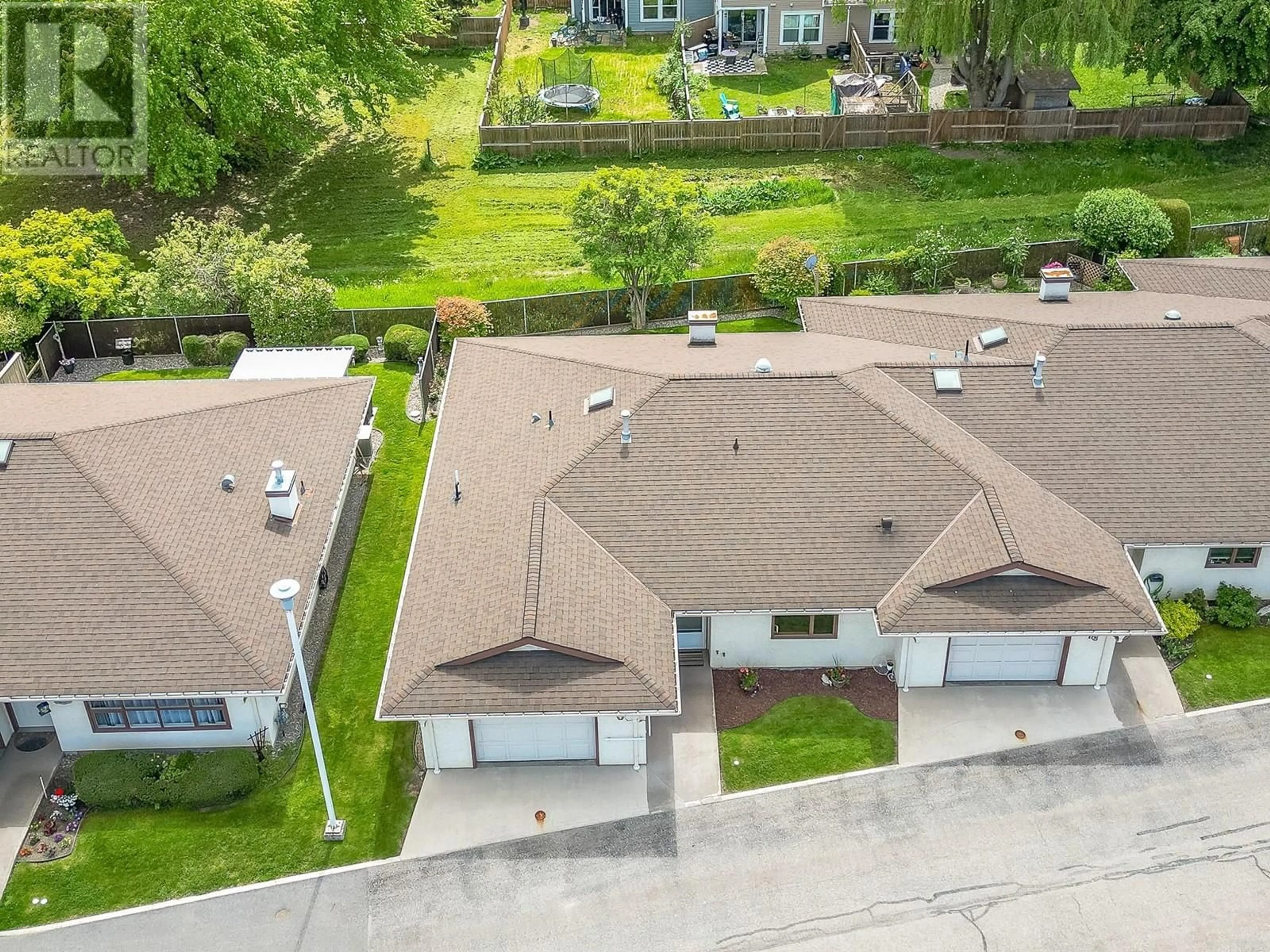 A pic from outside/outdoor area/front of a property/back of a property/a pic from drone, street for 10 - 151 8 AVENUE SOUTHWEST, Salmon Arm British Columbia V1E1B9
