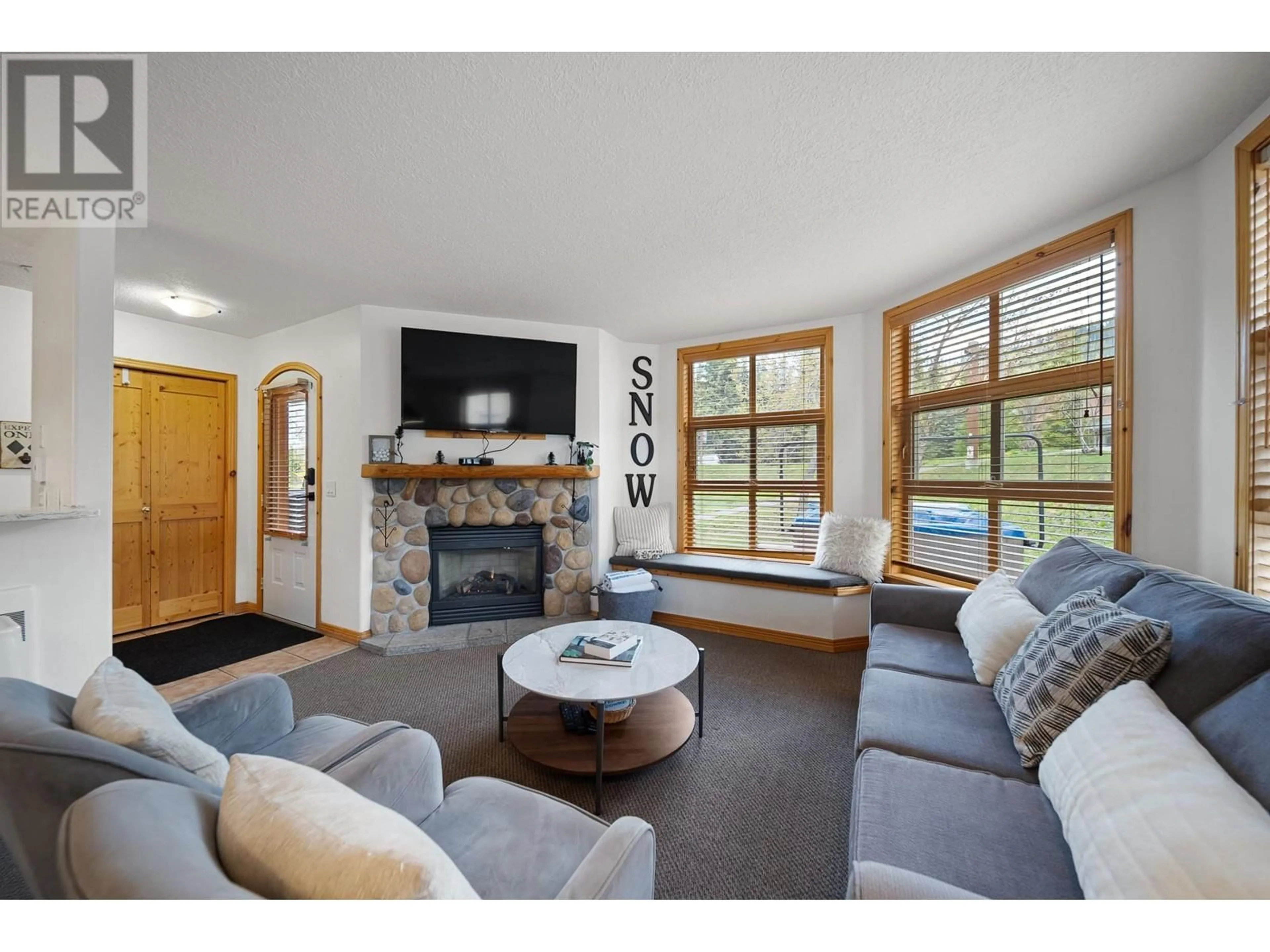 Living room with furniture, unknown for 27 - 6005 VALLEY DRIVE, Kamloops British Columbia V0E5N0