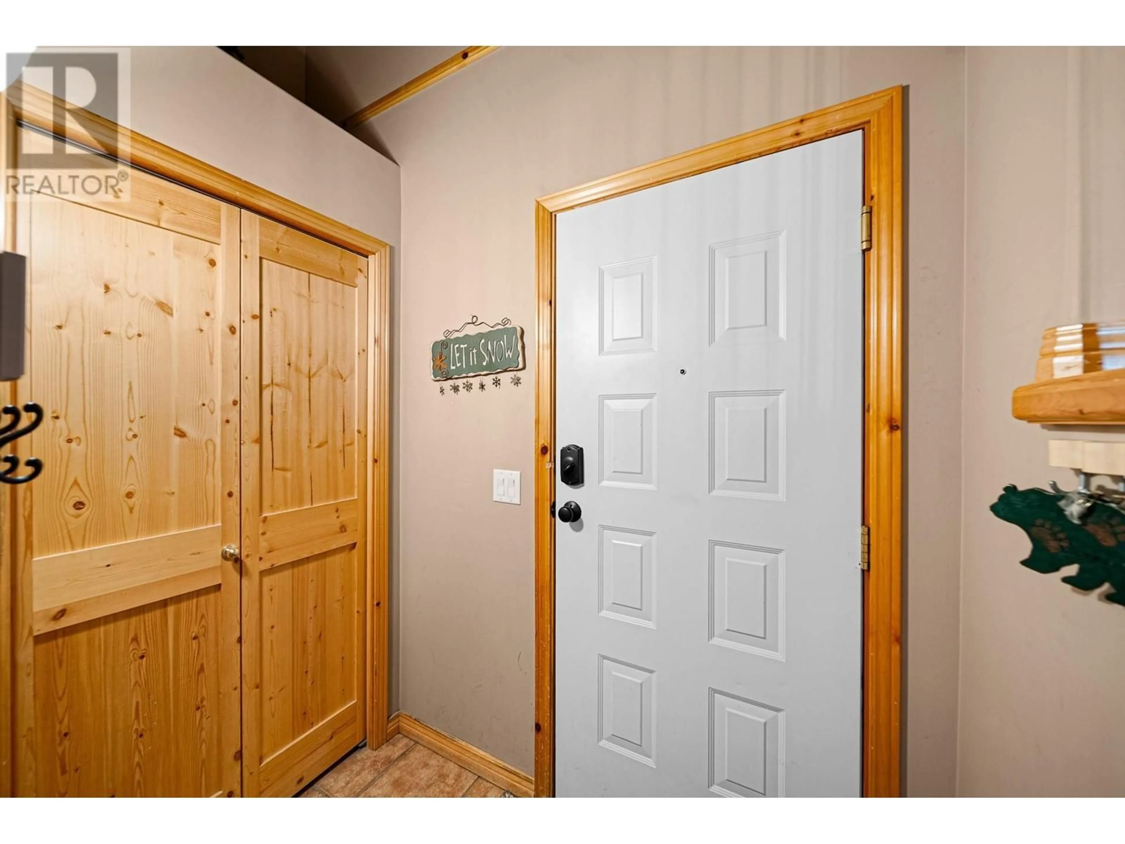 Indoor entryway for 27 - 6005 VALLEY DRIVE, Kamloops British Columbia V0E5N0