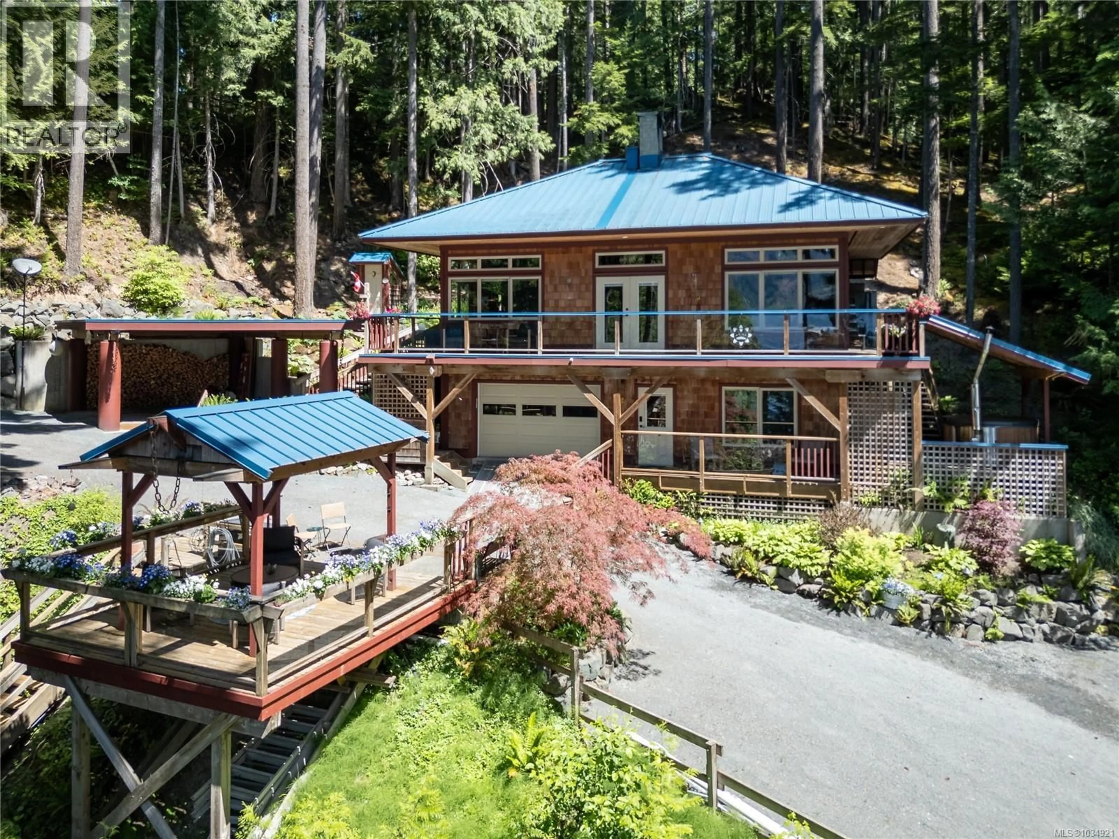 A pic from outside/outdoor area/front of a property/back of a property/a pic from drone, water/lake/river/ocean view for 30 BAIKIE DRIVE, Campbell River British Columbia V9W2C5