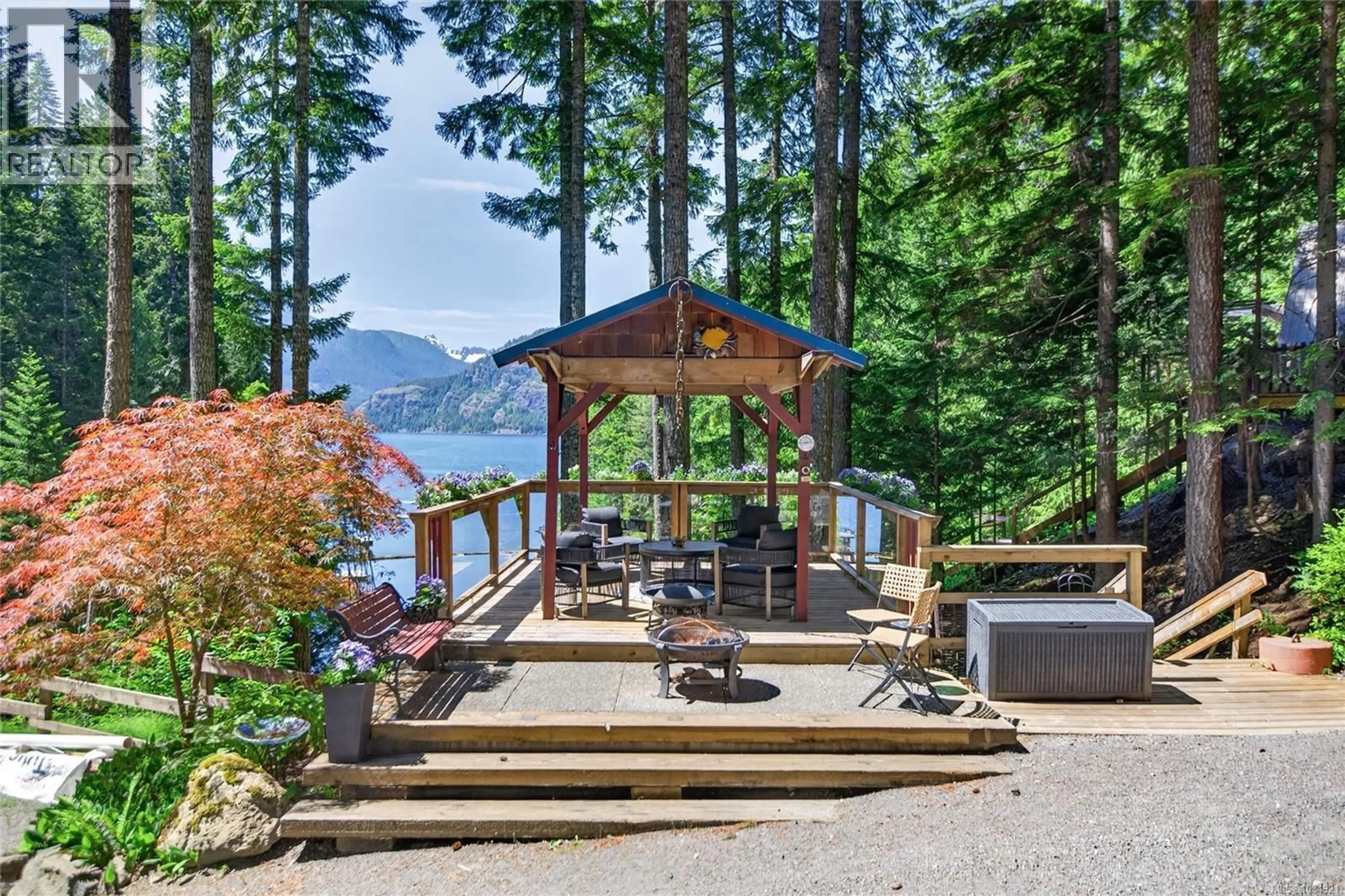 Patio, water/lake/river/ocean view for 30 BAIKIE DRIVE, Campbell River British Columbia V9W2C5