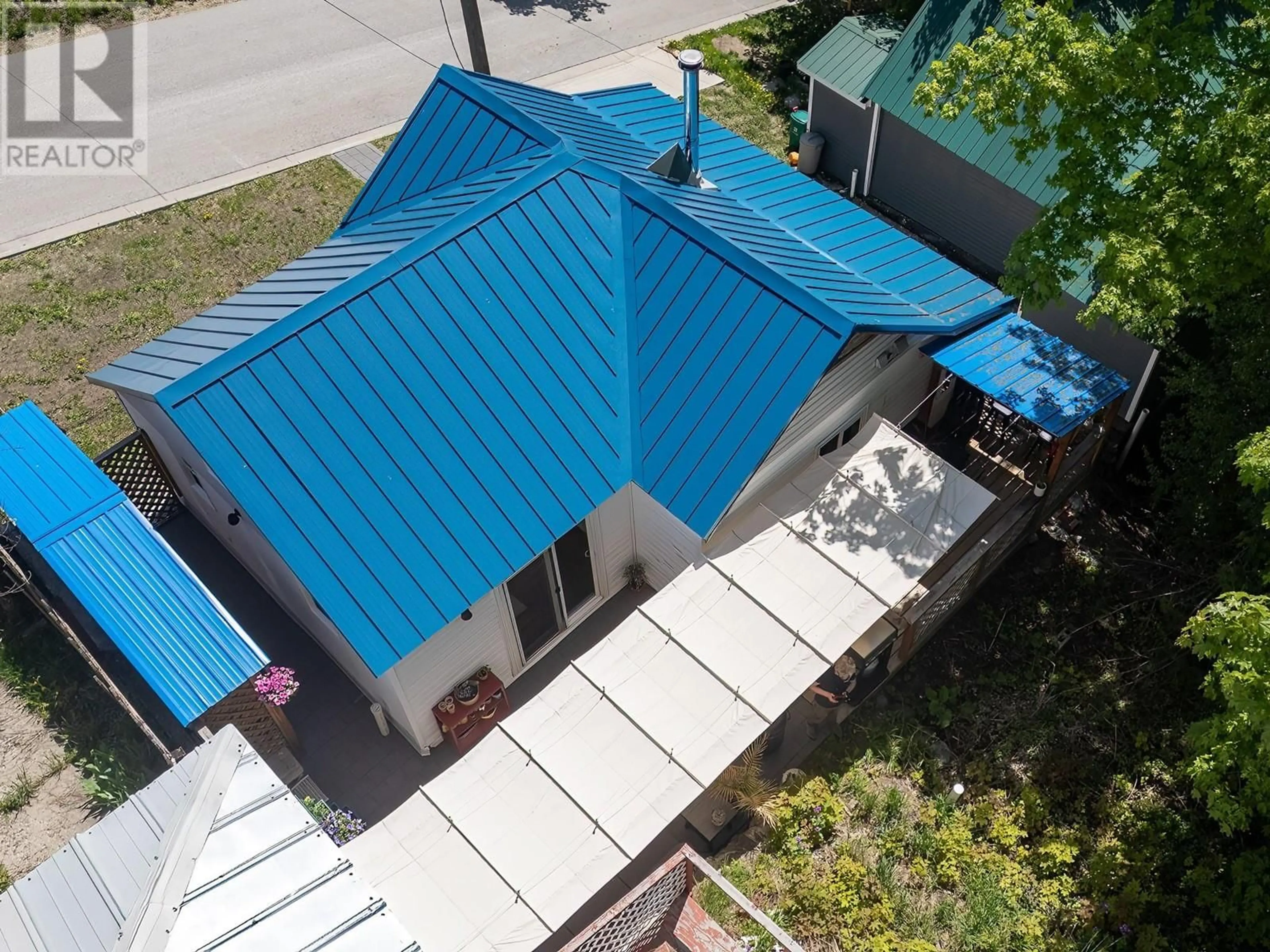 A pic from outside/outdoor area/front of a property/back of a property/a pic from drone, street for 2173 SPOKANE STREET, Rossland British Columbia V0G1Y0
